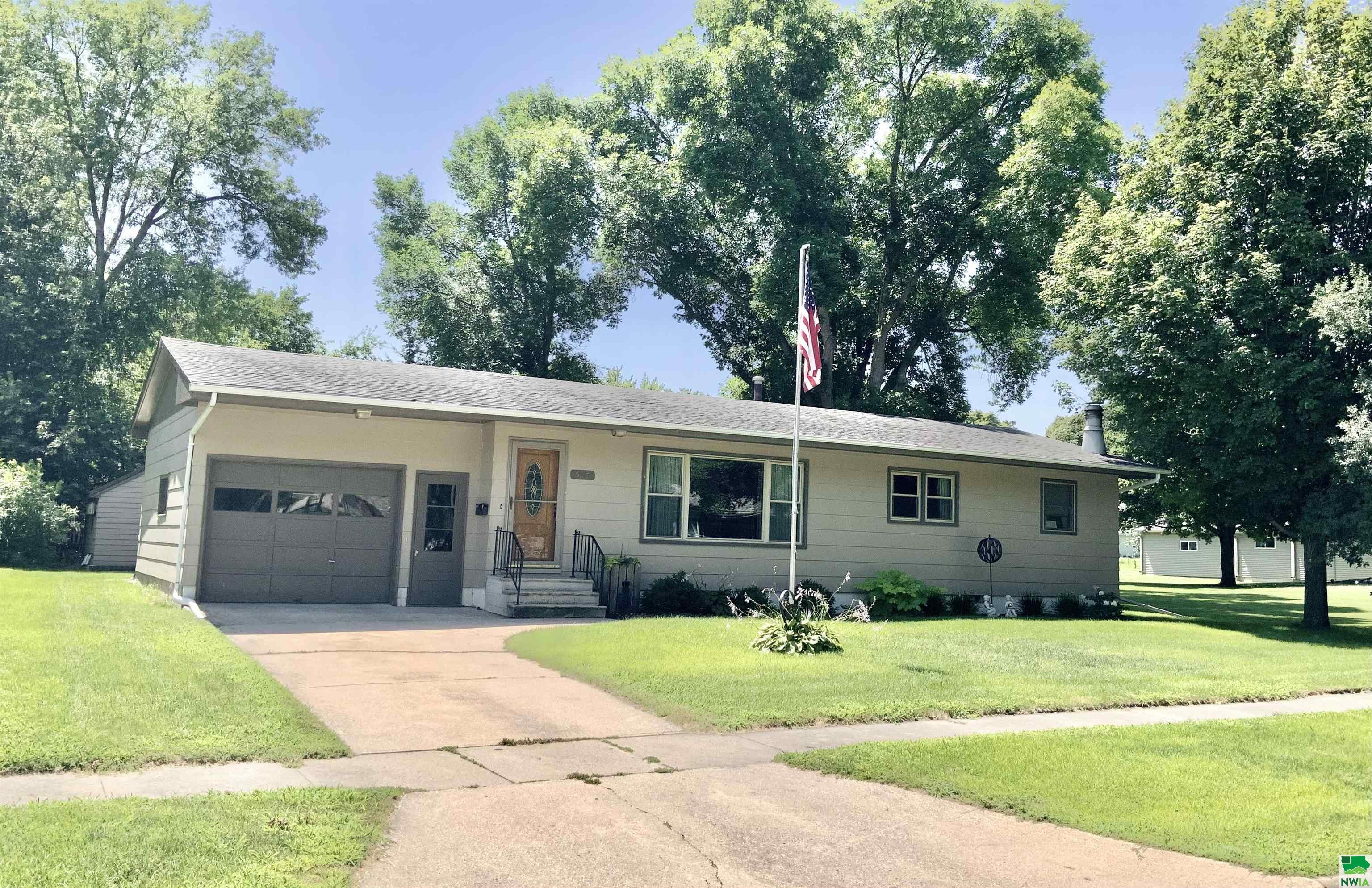 507 3rd Ave NW, Pocahontas, IA 50574 