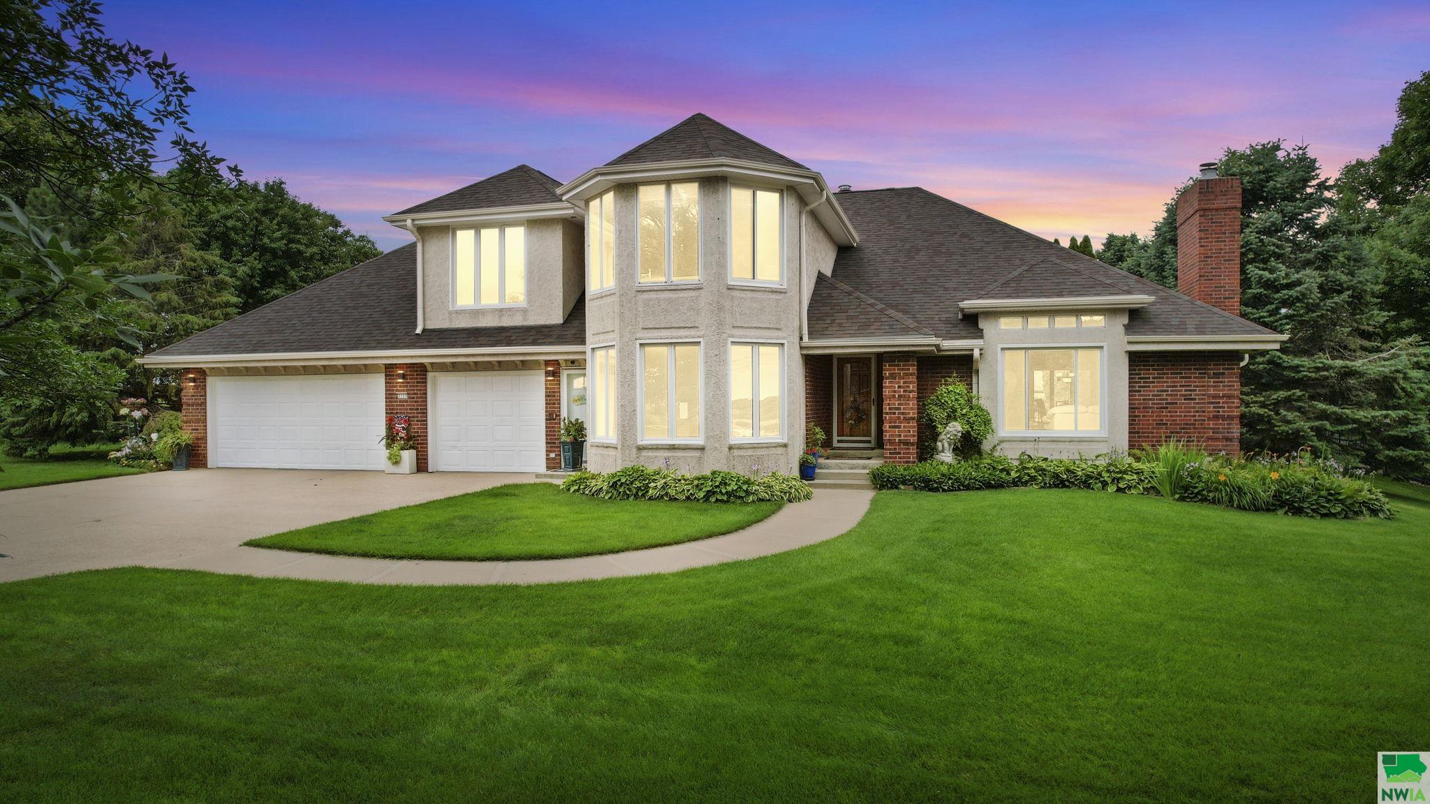 3703 Woodbine Rd, Sioux City, IA 51106 