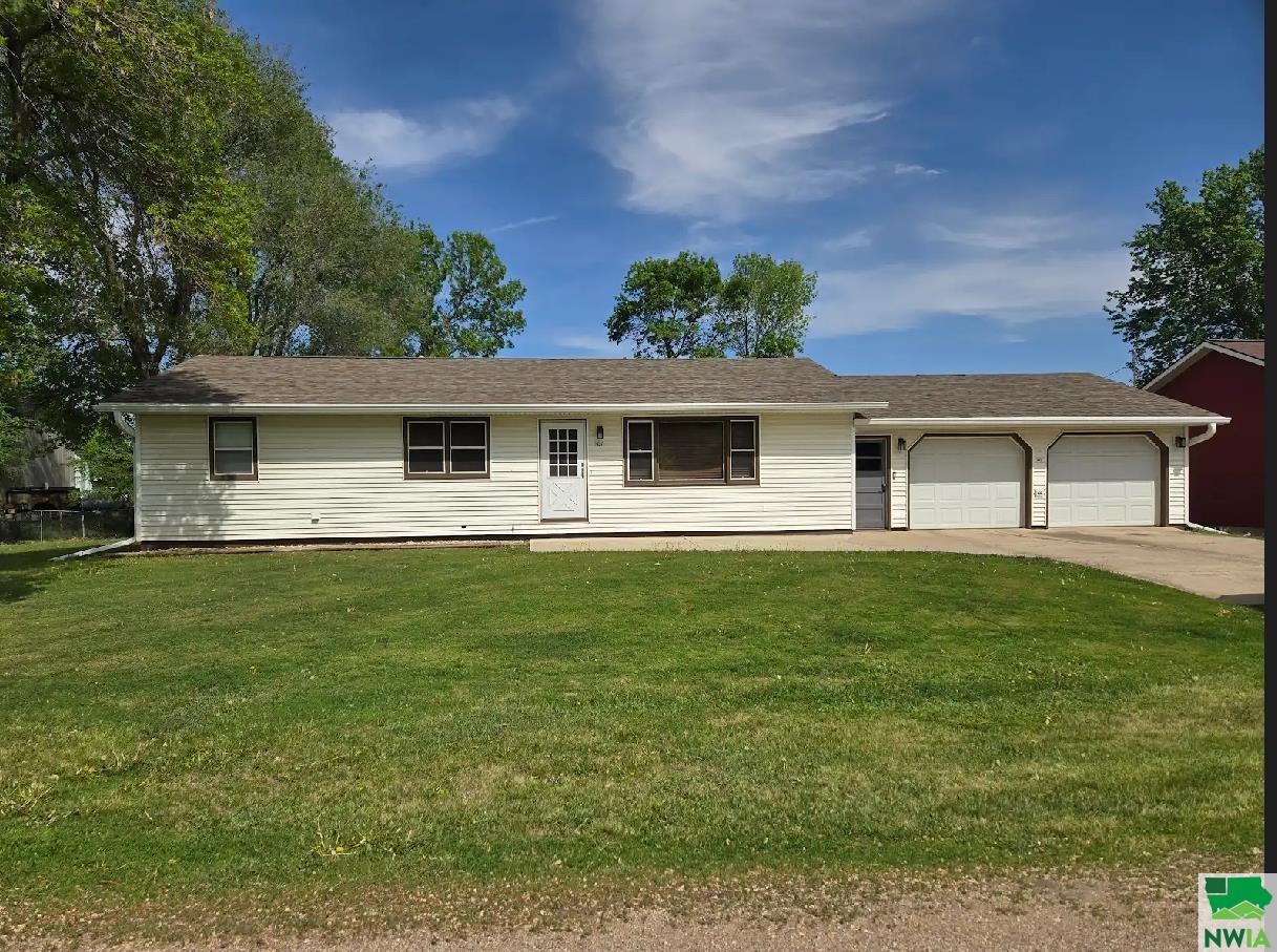 501 Virginia St S, George, IA 51237 
