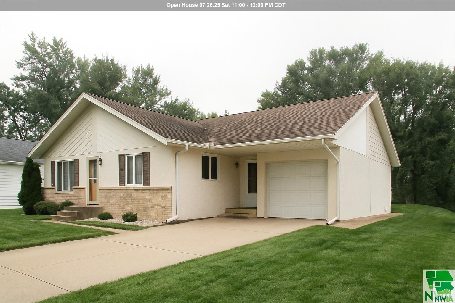 227 3rd Ave NW, LeMars, IA 51031 