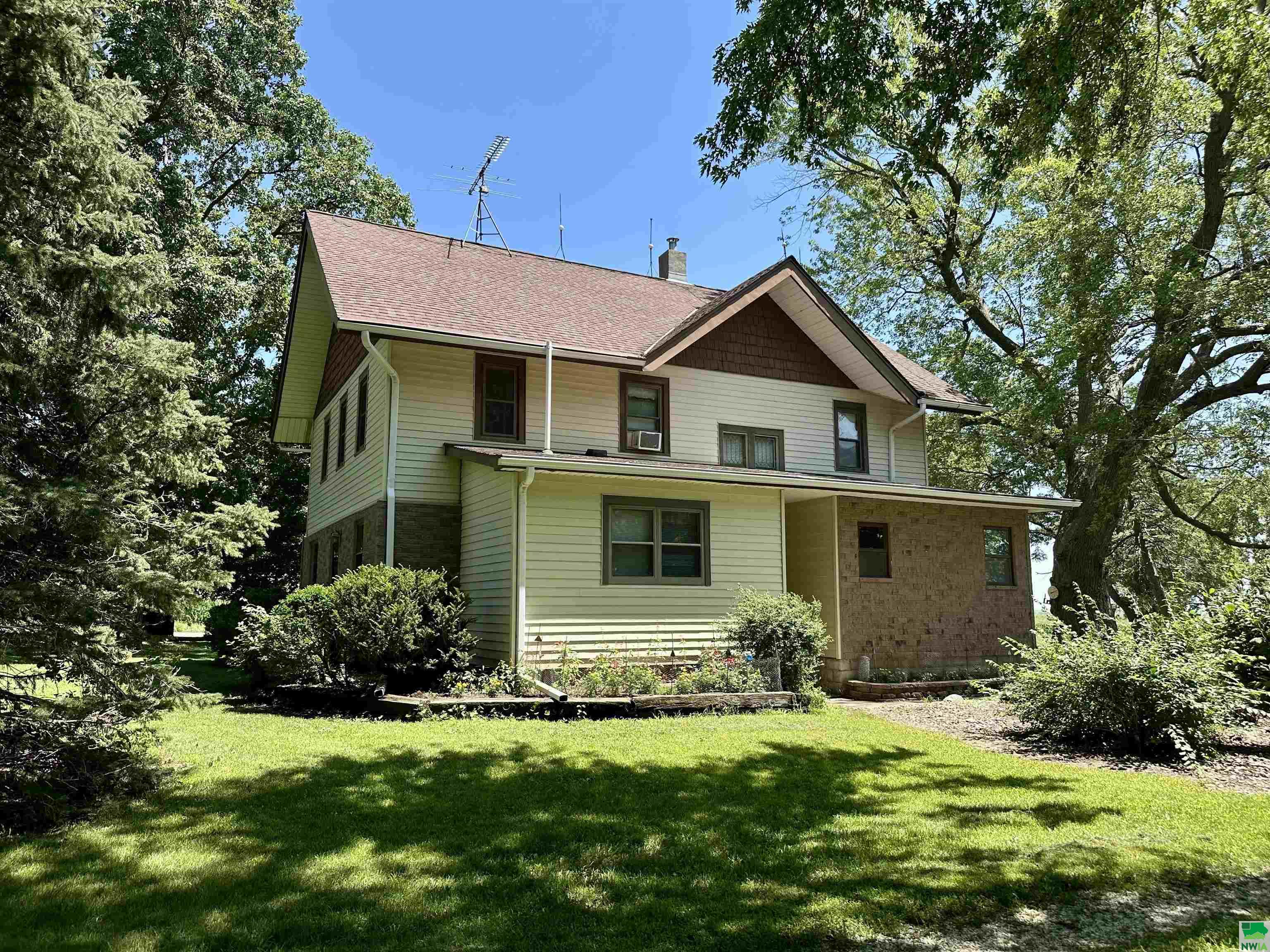 1613 Ira Ave, Storm Lake, IA 50588 