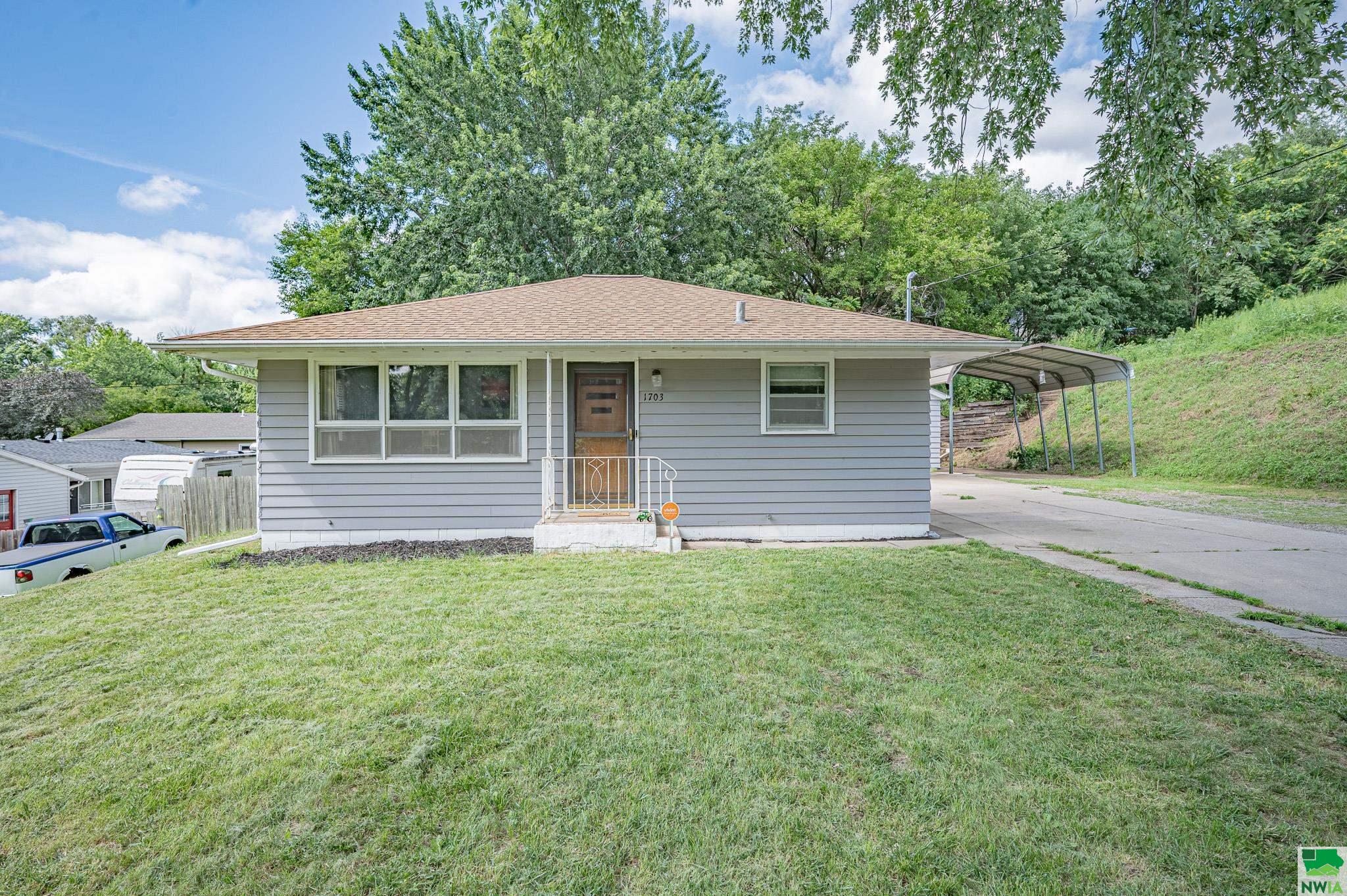 1703 35th St, Sioux City, IA 51104 