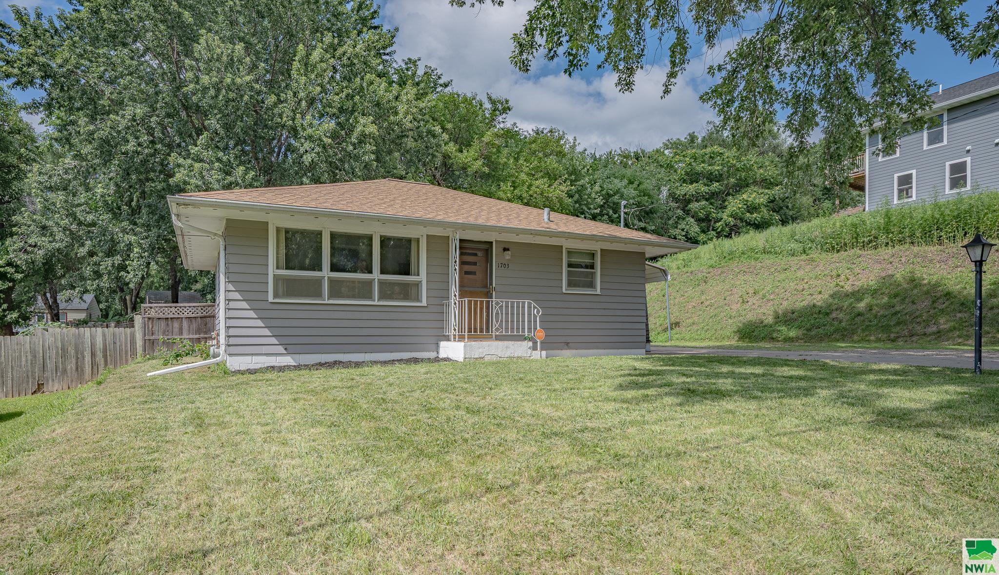 1703 35th St, Sioux City, IA 51104 