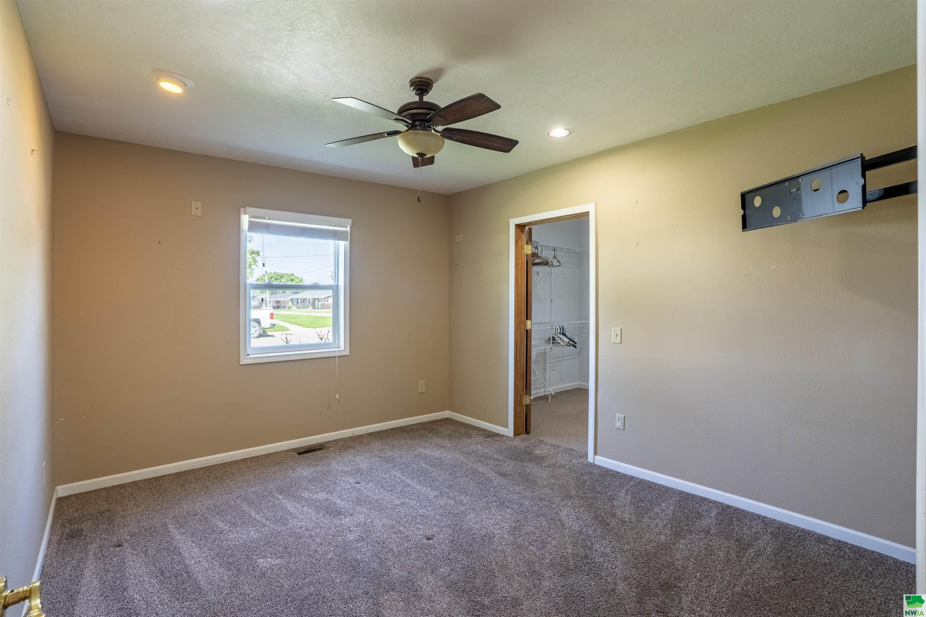 MLS #829647