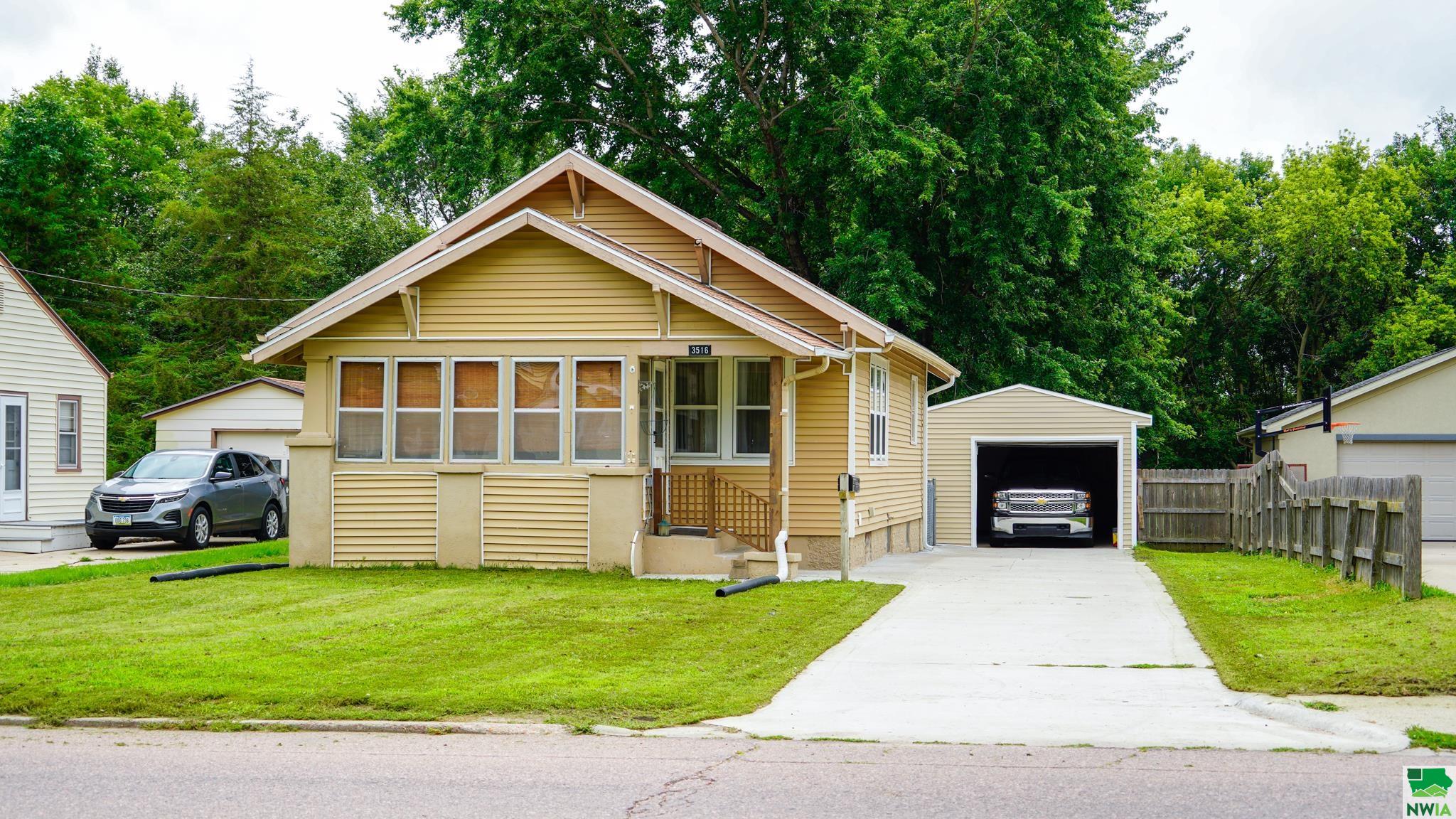 3516 FLOYD BLVD., Sioux City, IA 51108 