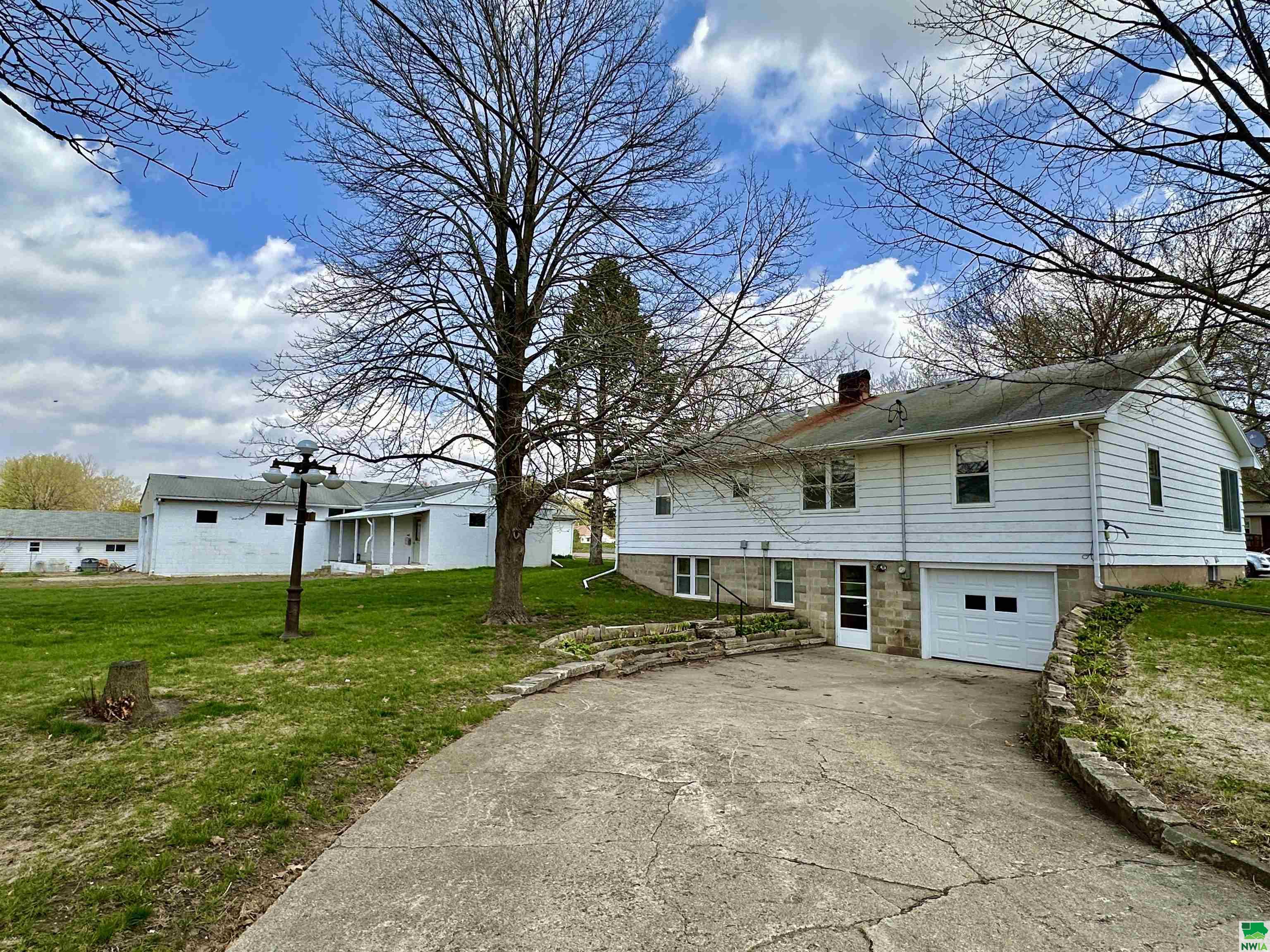 707 Driftwood Street, Correctionville, IA 51016 
