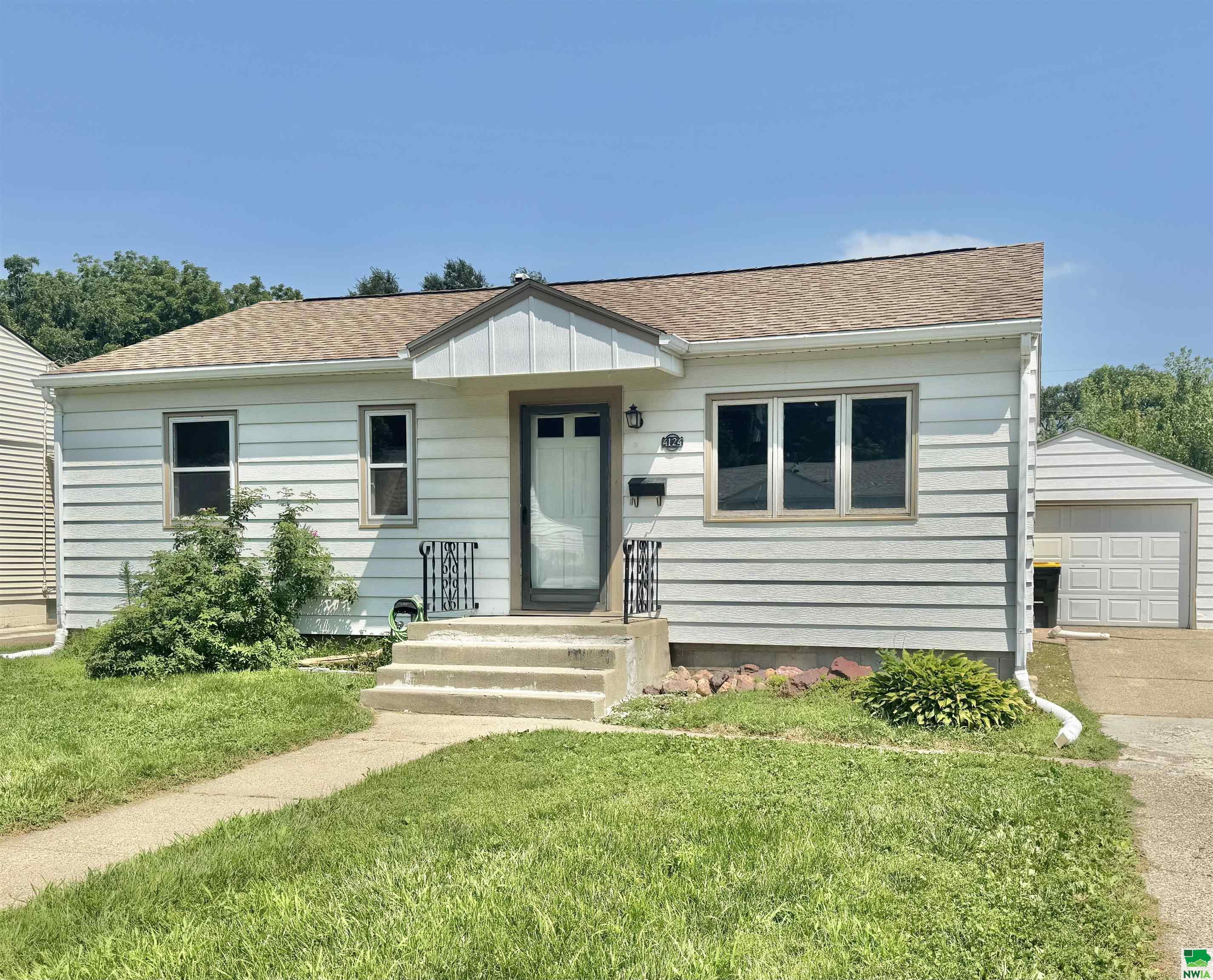 4124 Adams, Sioux City, IA 51108 