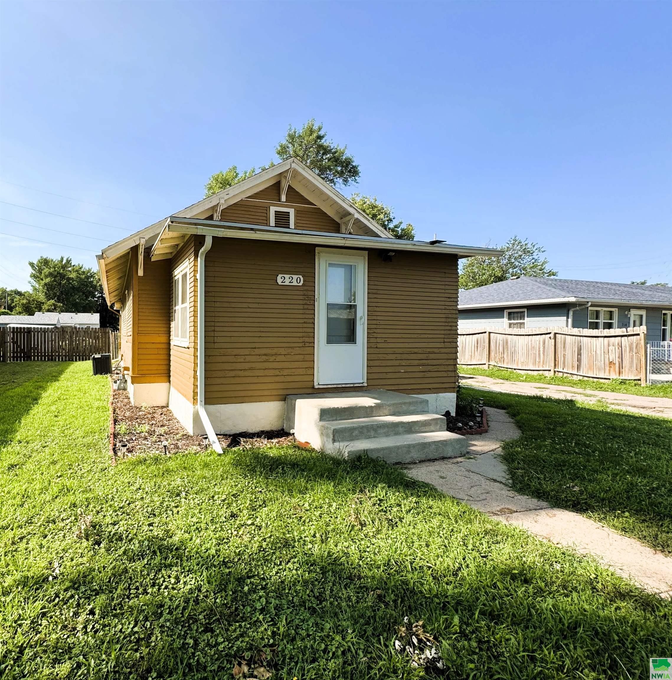 220 27th E, South Sioux City, NE 68776 
