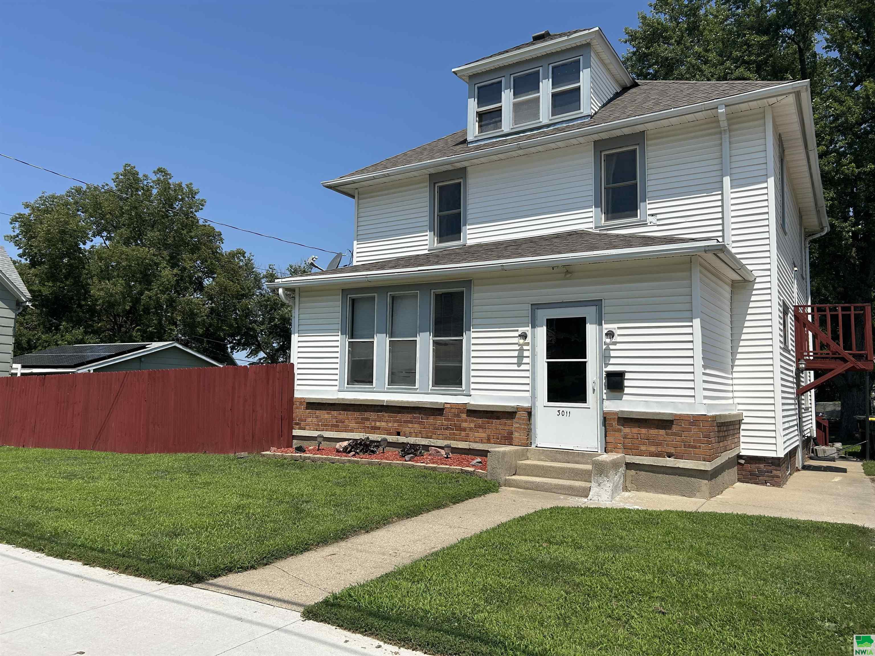 3011 DODGE AVE, Sioux City, IA 51106 