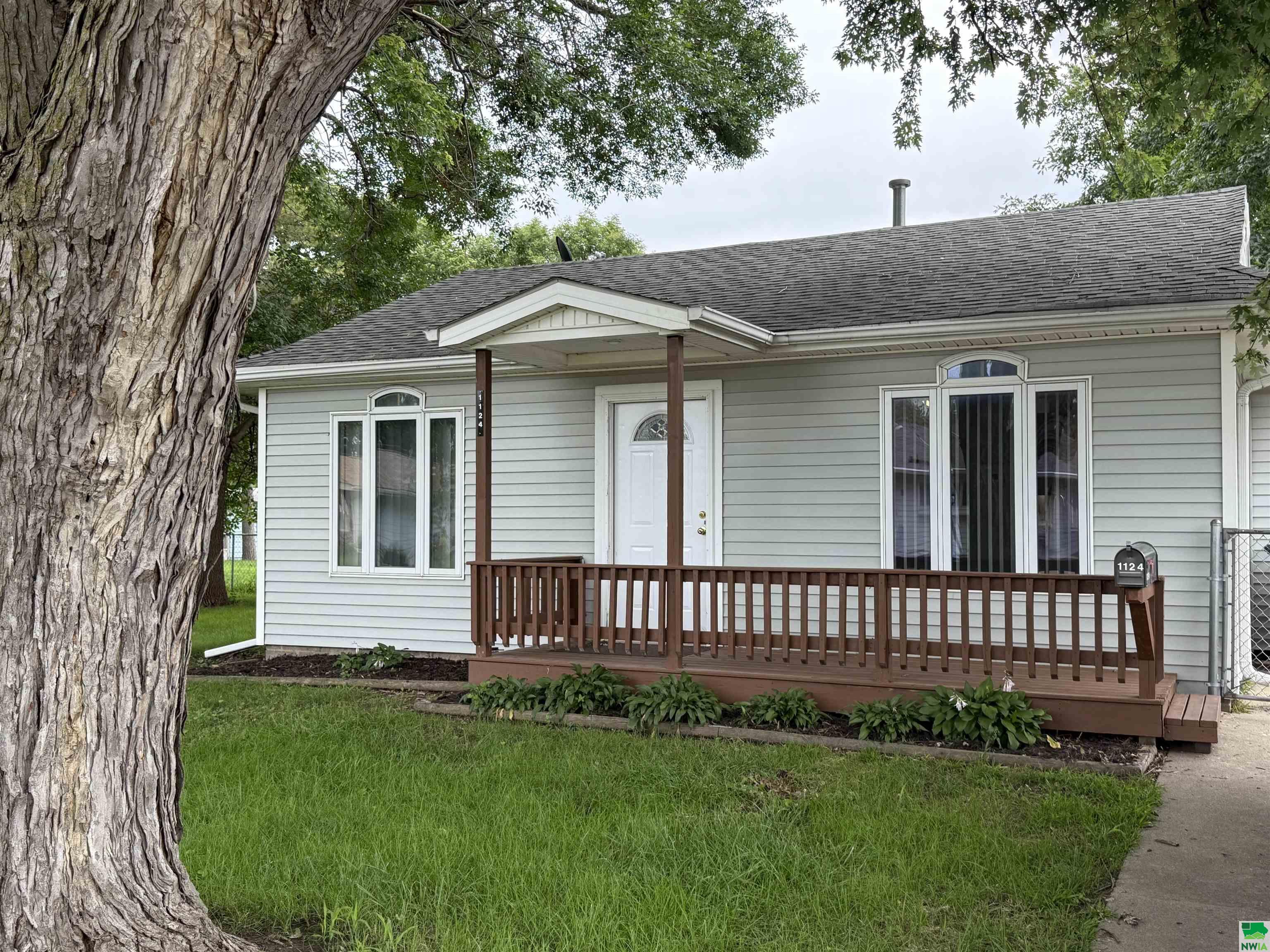 1124 Edgewater, Sioux City, IA 51103 