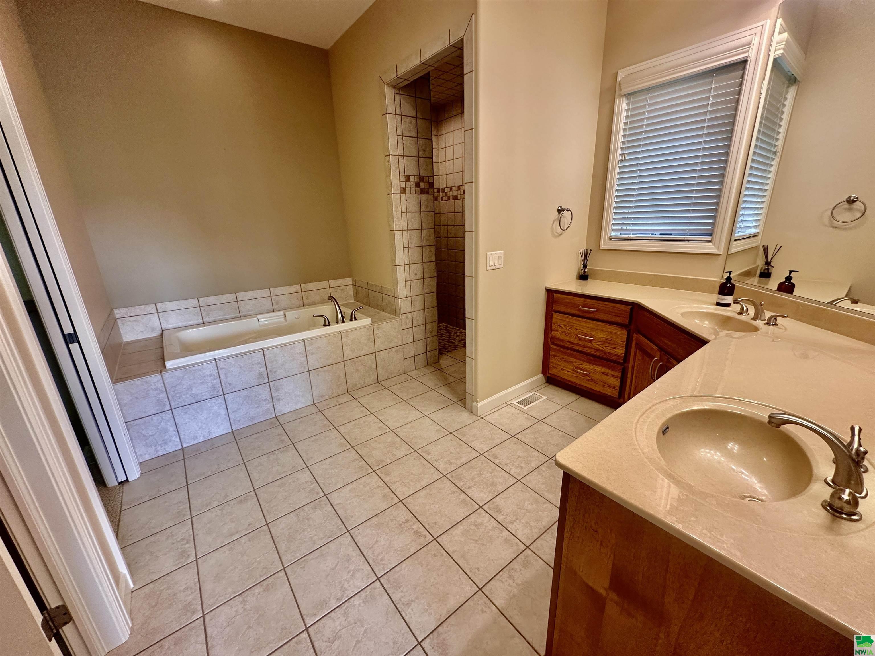 MLS #829674