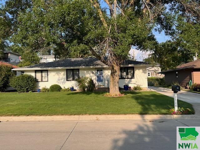 2704 Willow St, Sioux City, IA 51106 