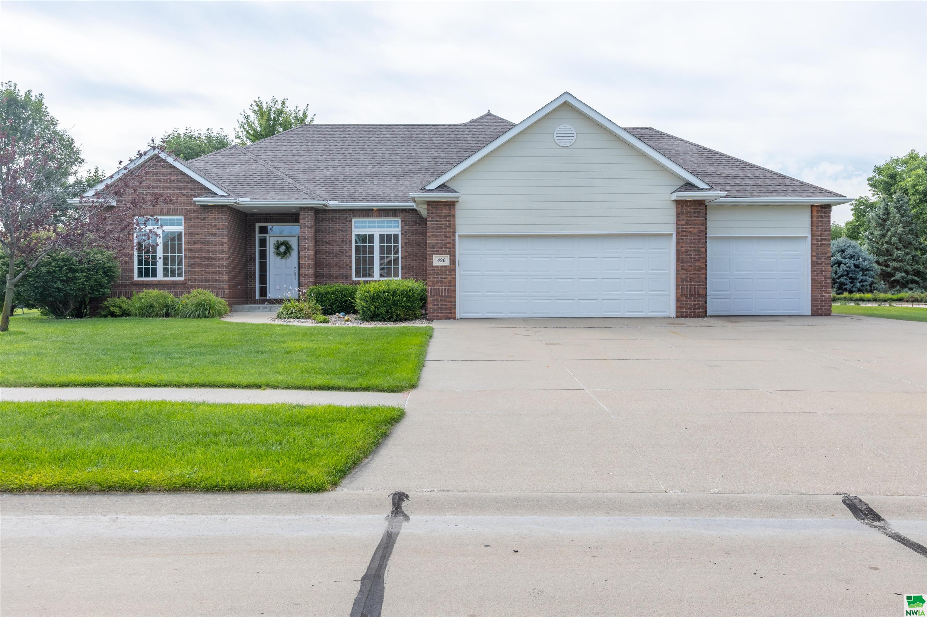 426 Fawn Hollow, Dakota Dunes, SD 57049 
