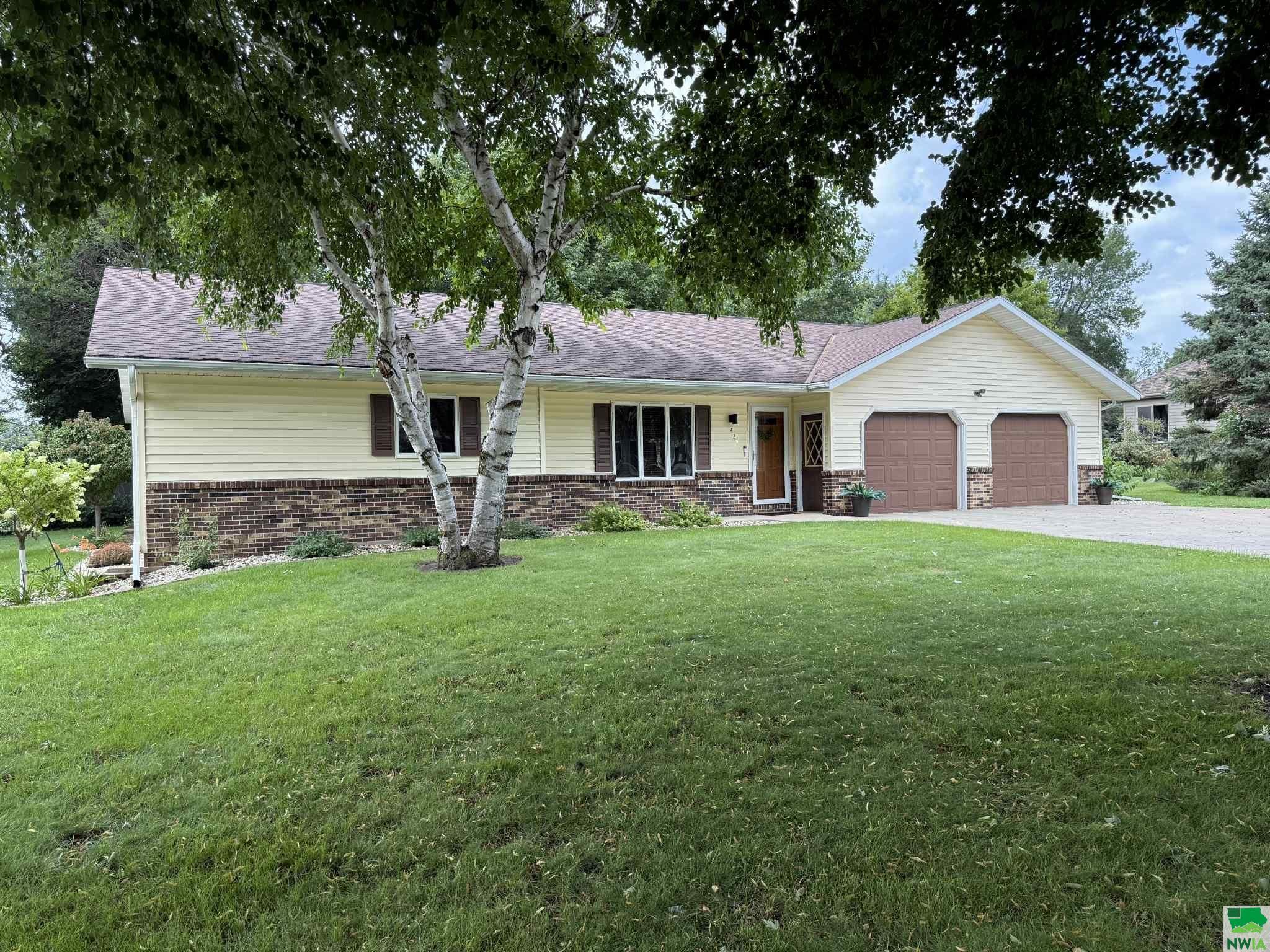 421 12th Ave NE, Sibley, IA 51249 