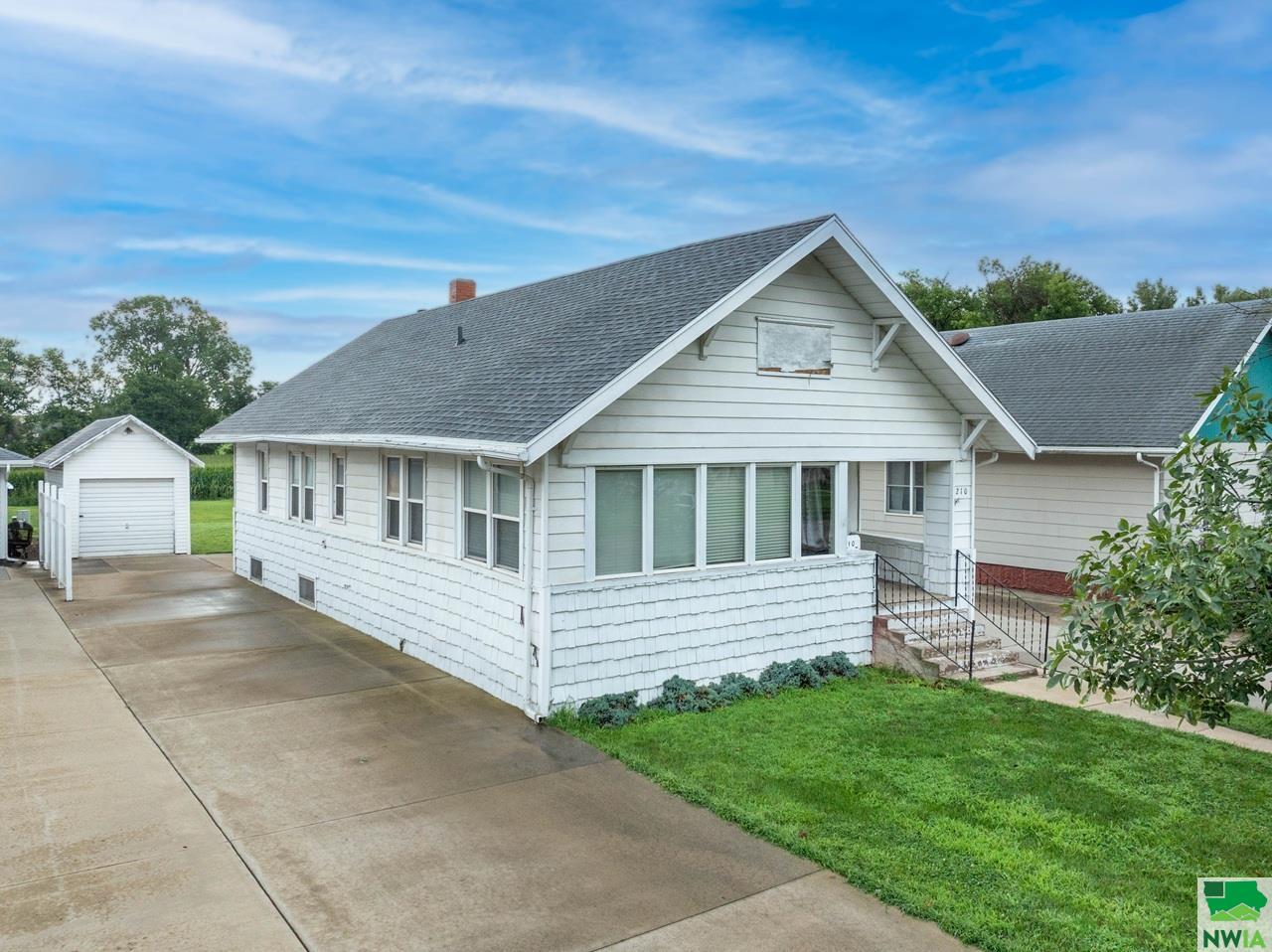 210 8th Street N, Mapleton, IA 51034 