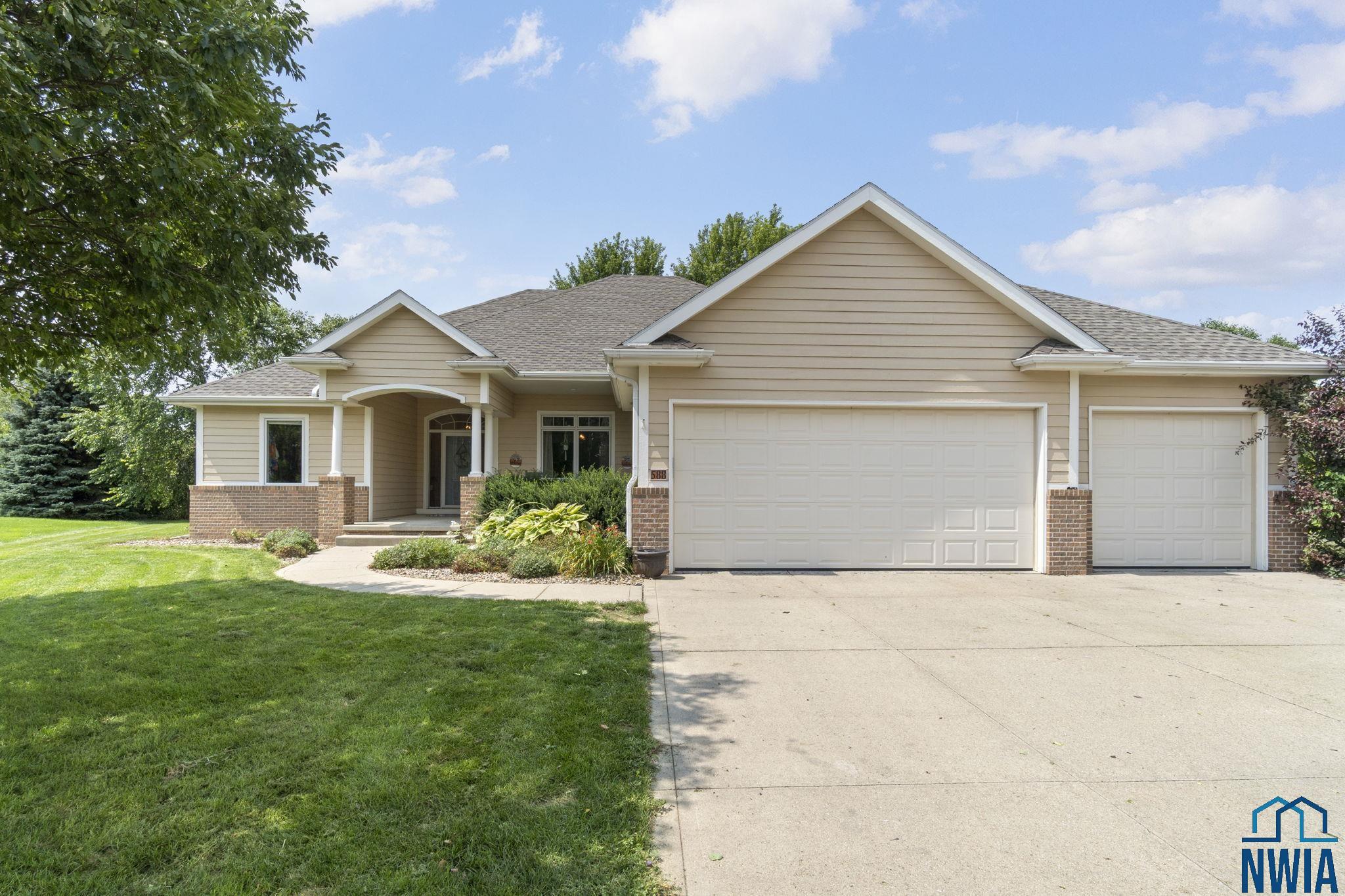 588 Sandstone Cir, Dakota Dunes, SD 57049 