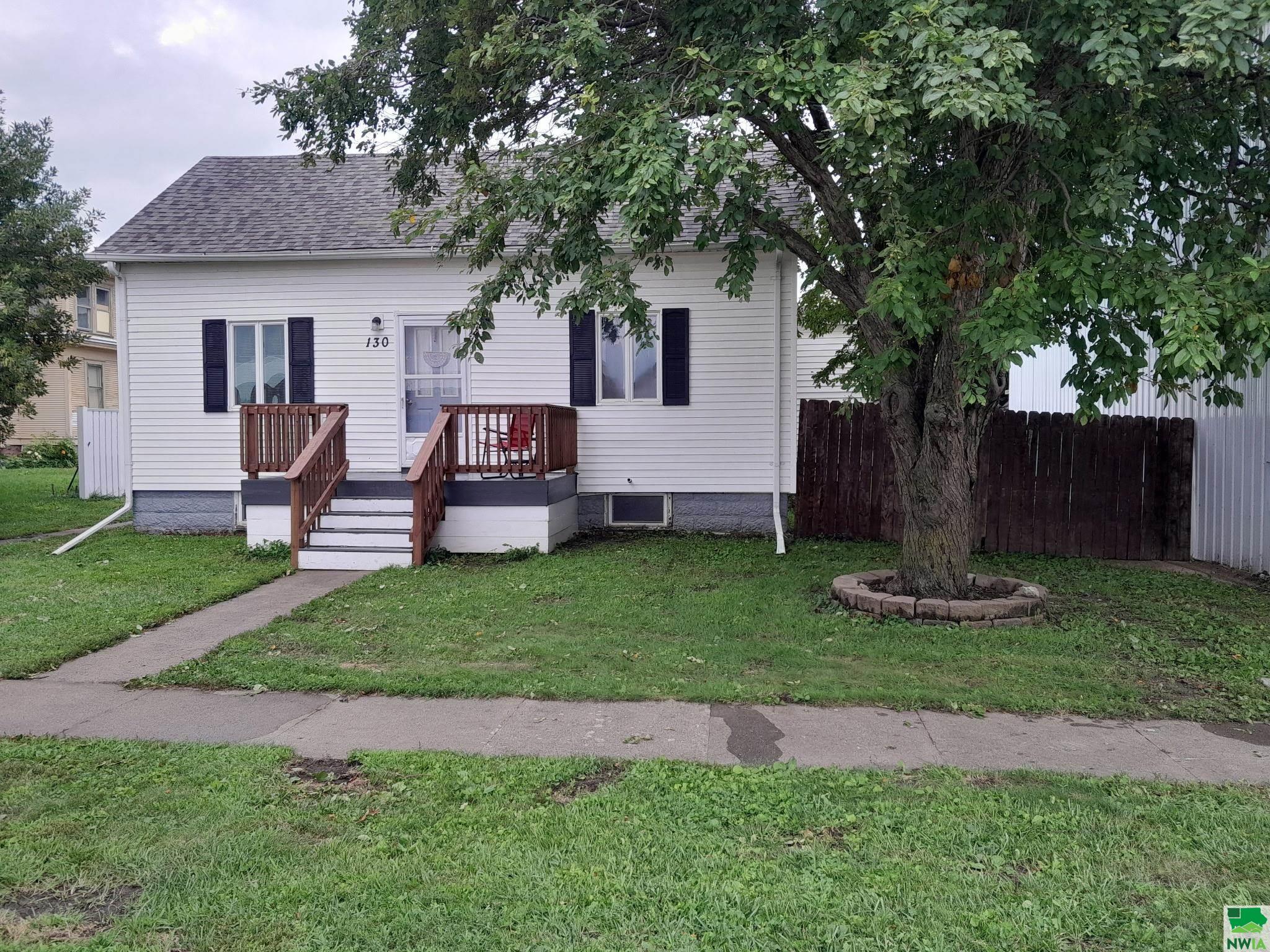 130 Dakota St., Akron, IA 51001 