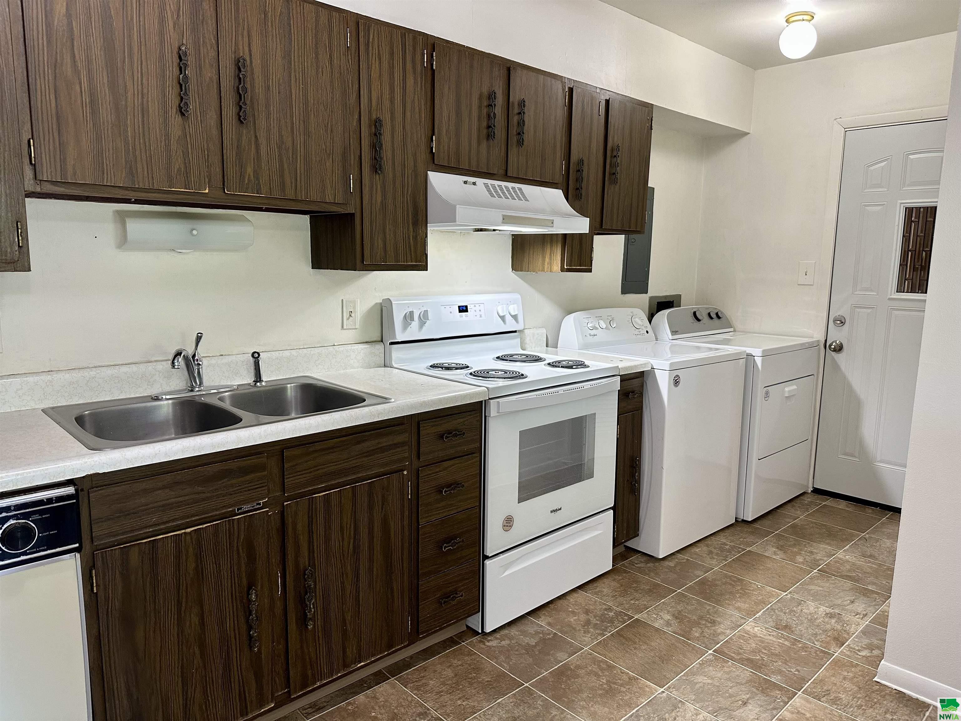 710 Geisinger #12, Storm Lake, IA 50588 