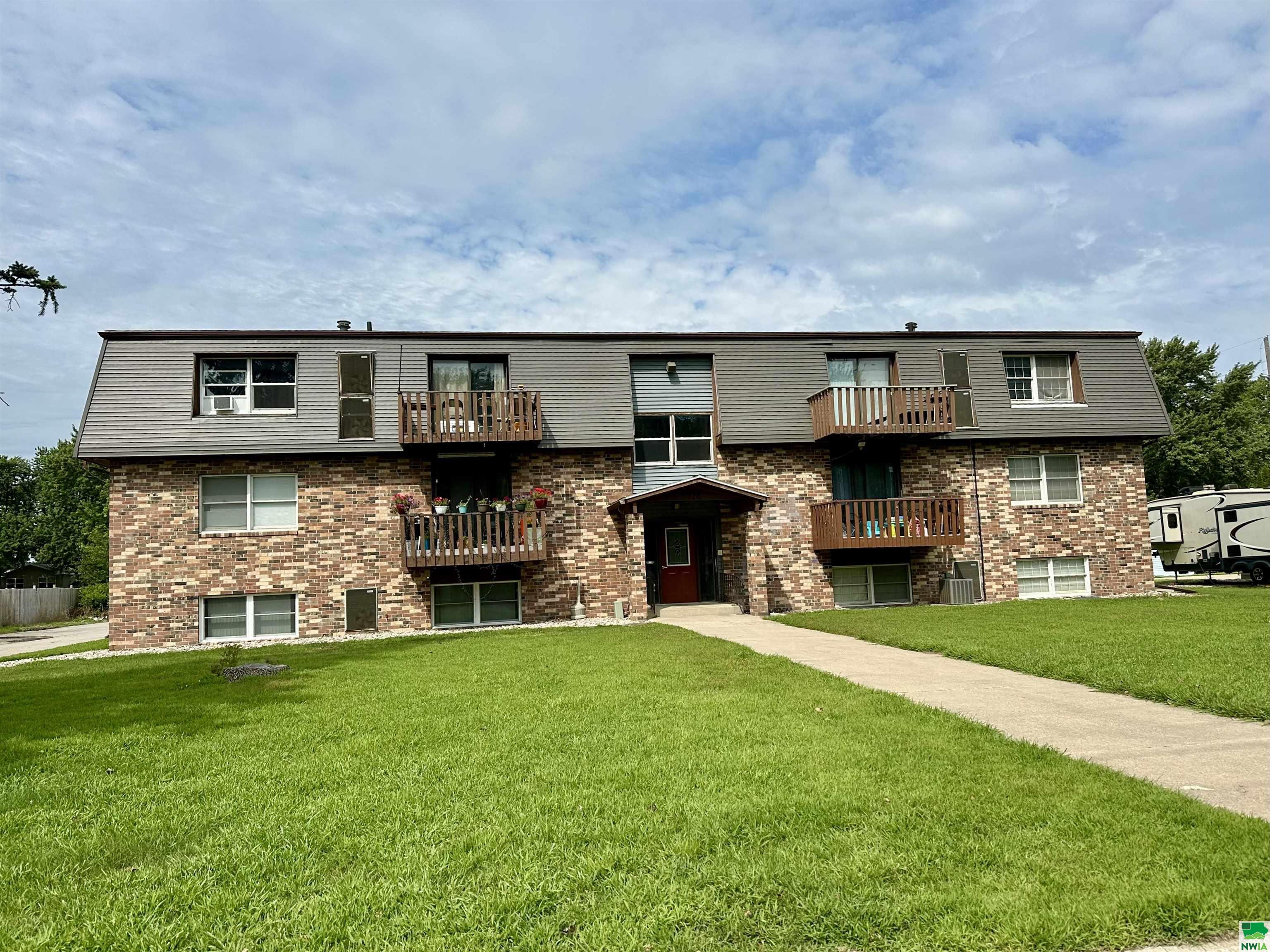 710 Geisinger #12, Storm Lake, IA 50588 