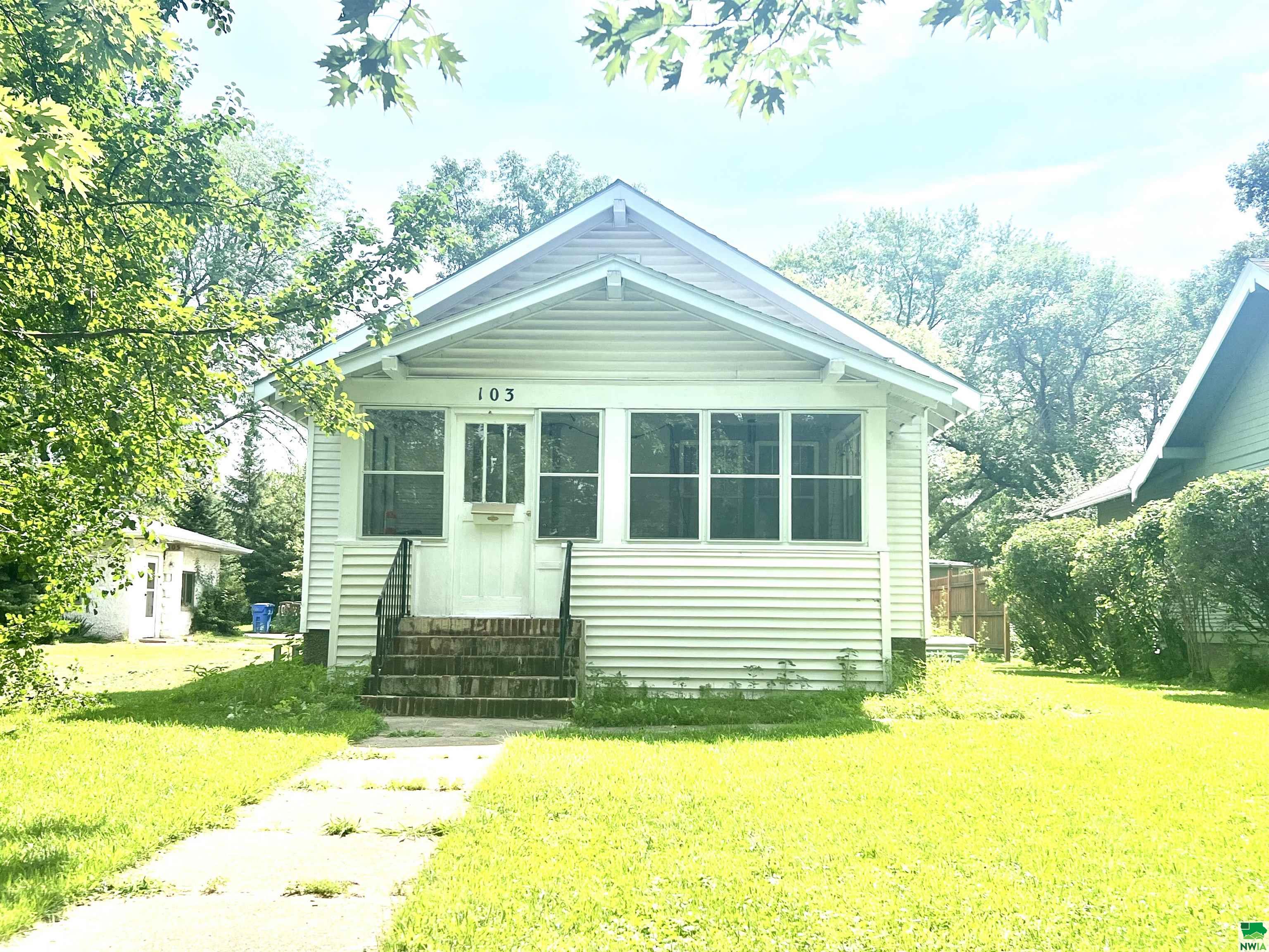 103 Pine N, Vermillion, SD 57069 