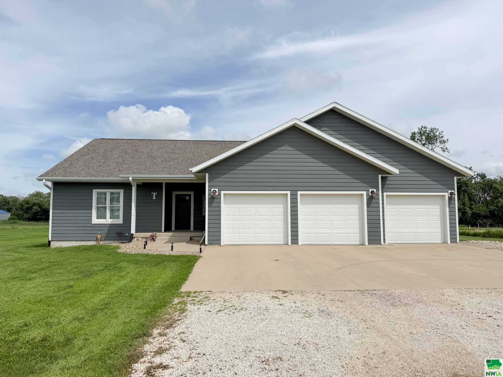 111 Arkansas Ave, Alton, IA 51003 