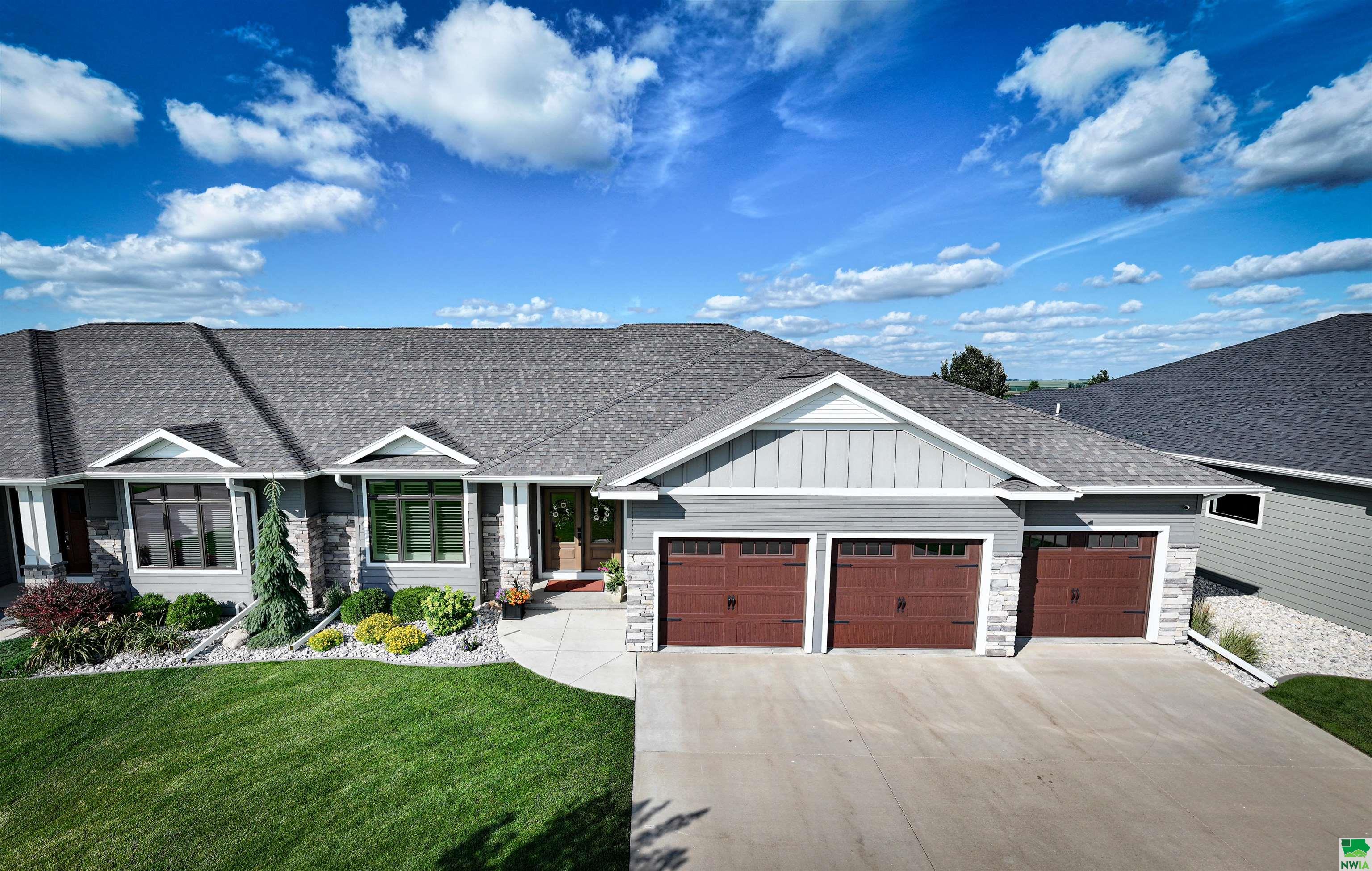 2610 RIDGE RD, Sioux Center, IA 51250 