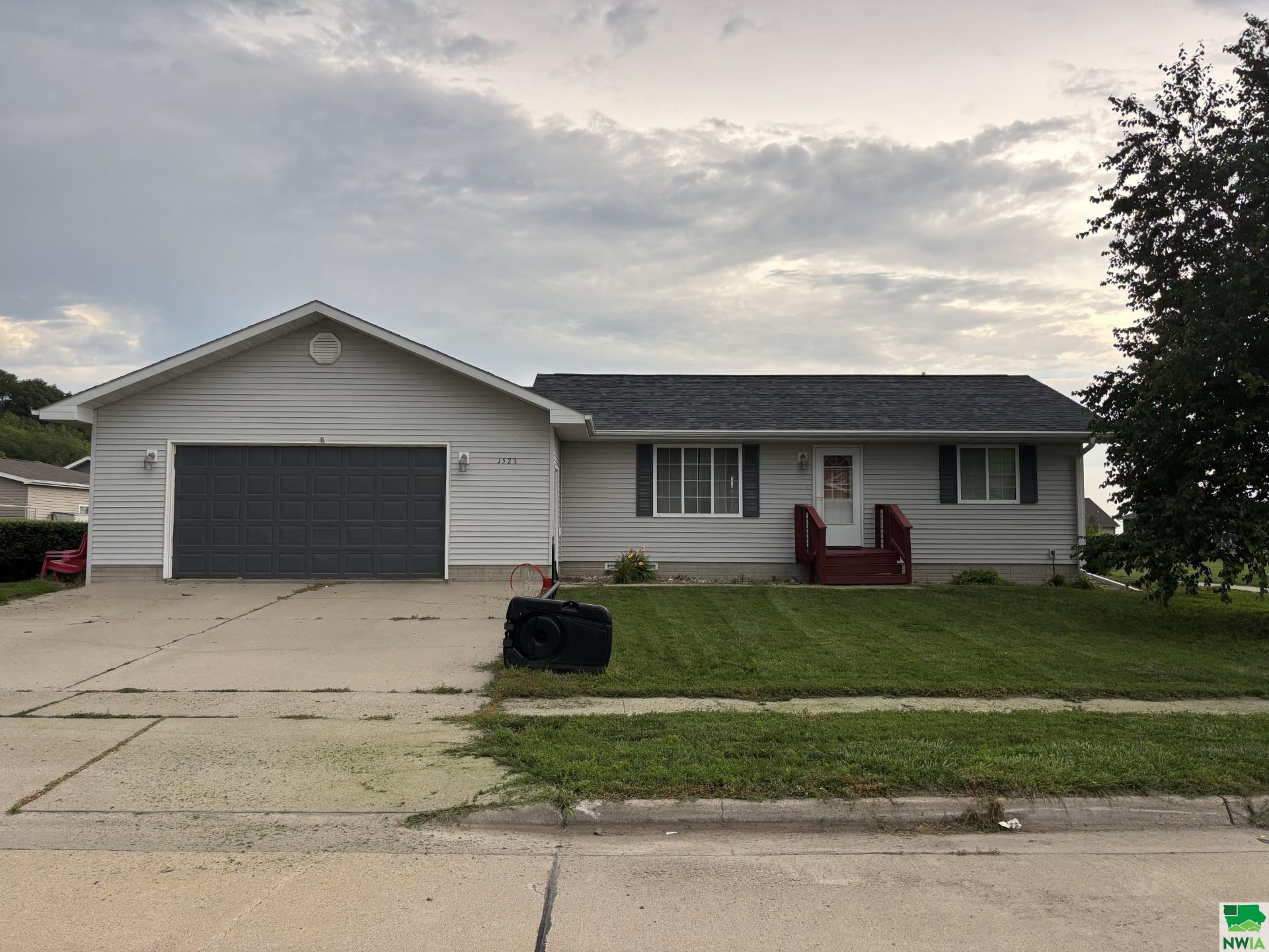 1523 Brandon Drive, Vermillion, SD 57069 