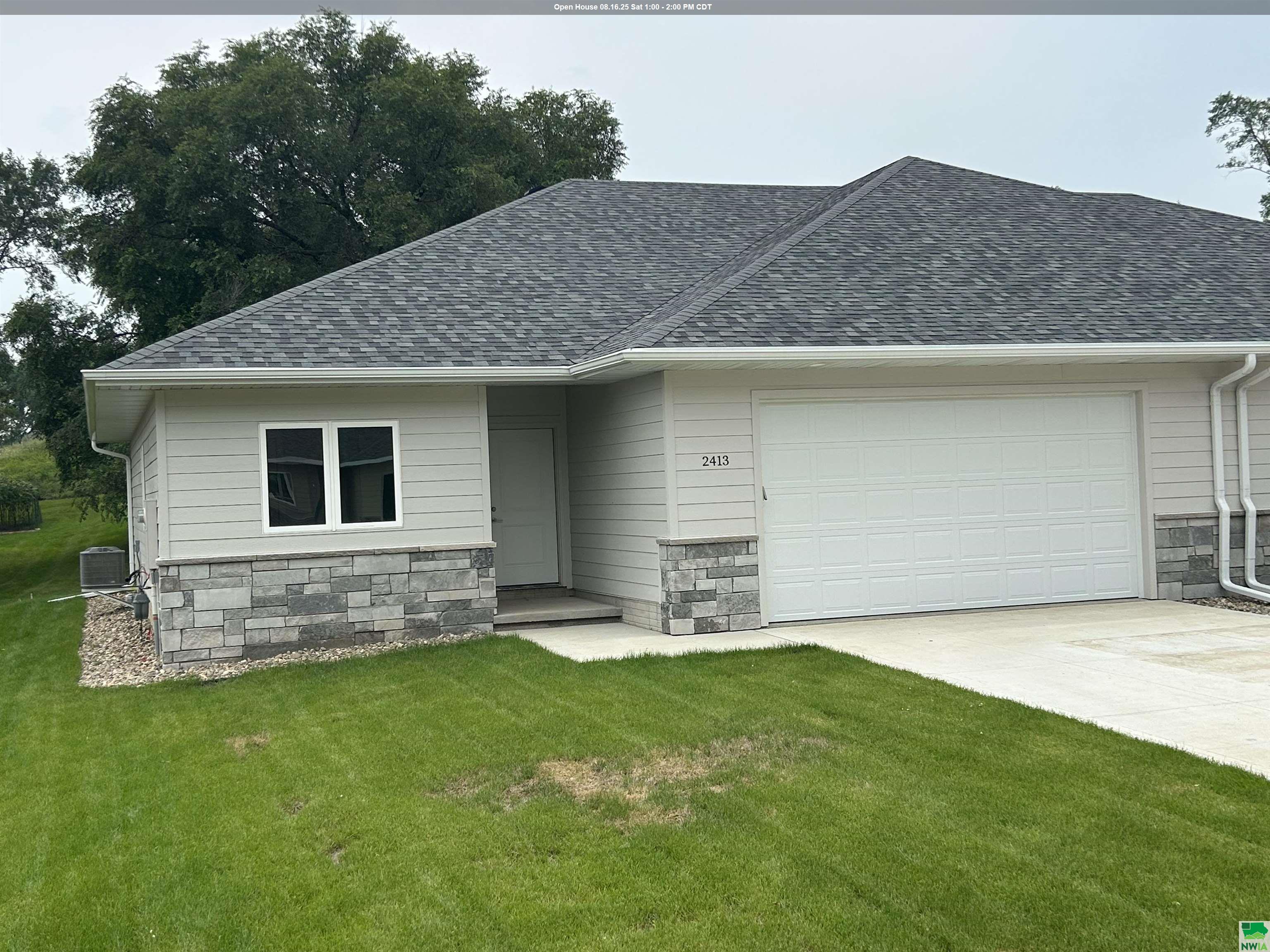 2413 Hinrich Ct, Sioux City, IA 51103 