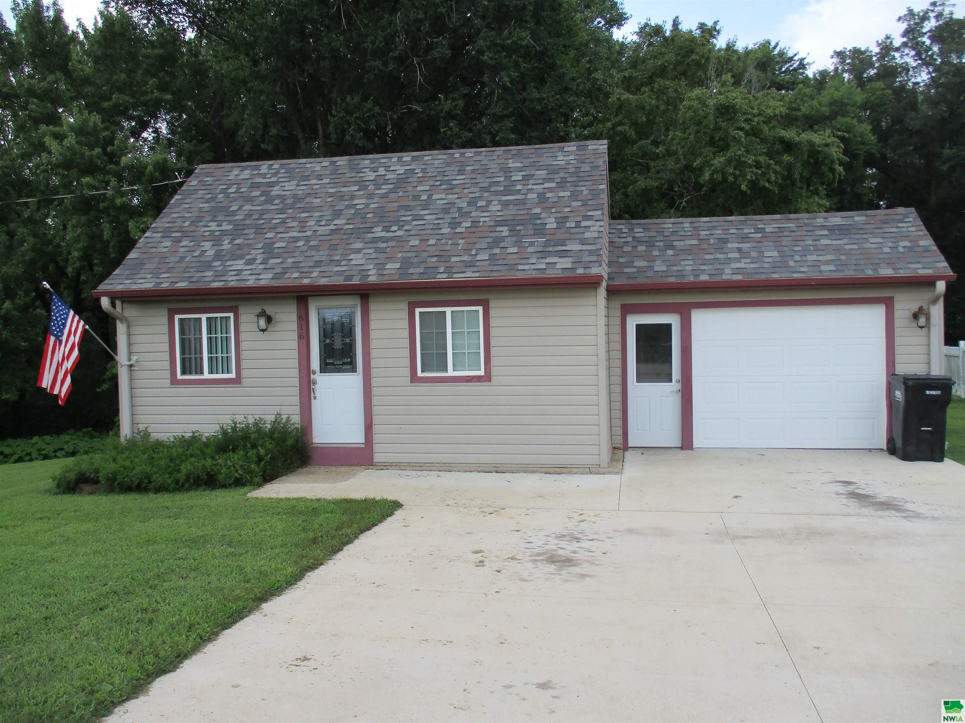 616 Main, Washta, IA 51061 