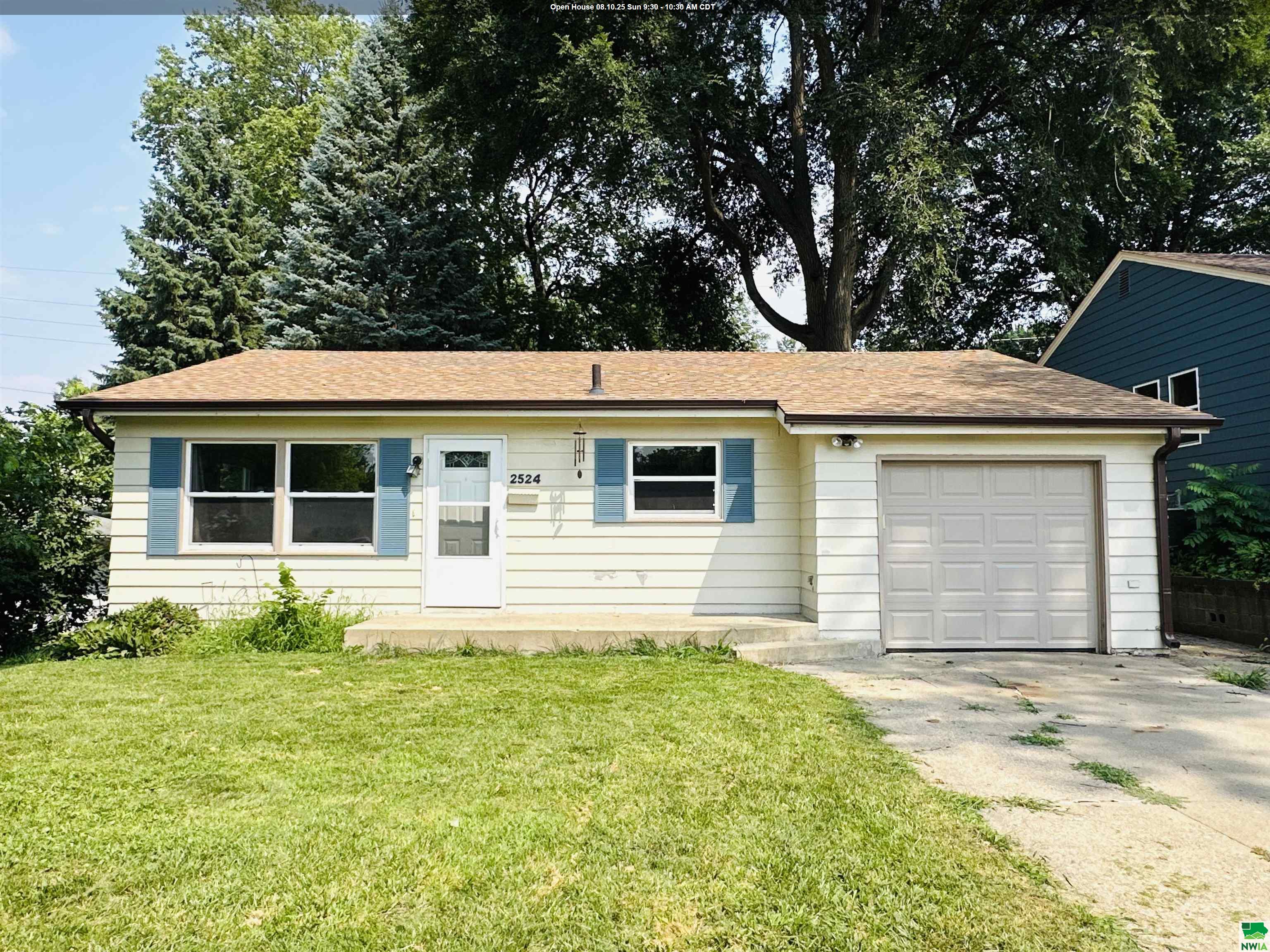 2524 Steele St S, Sioux City, IA 51106 