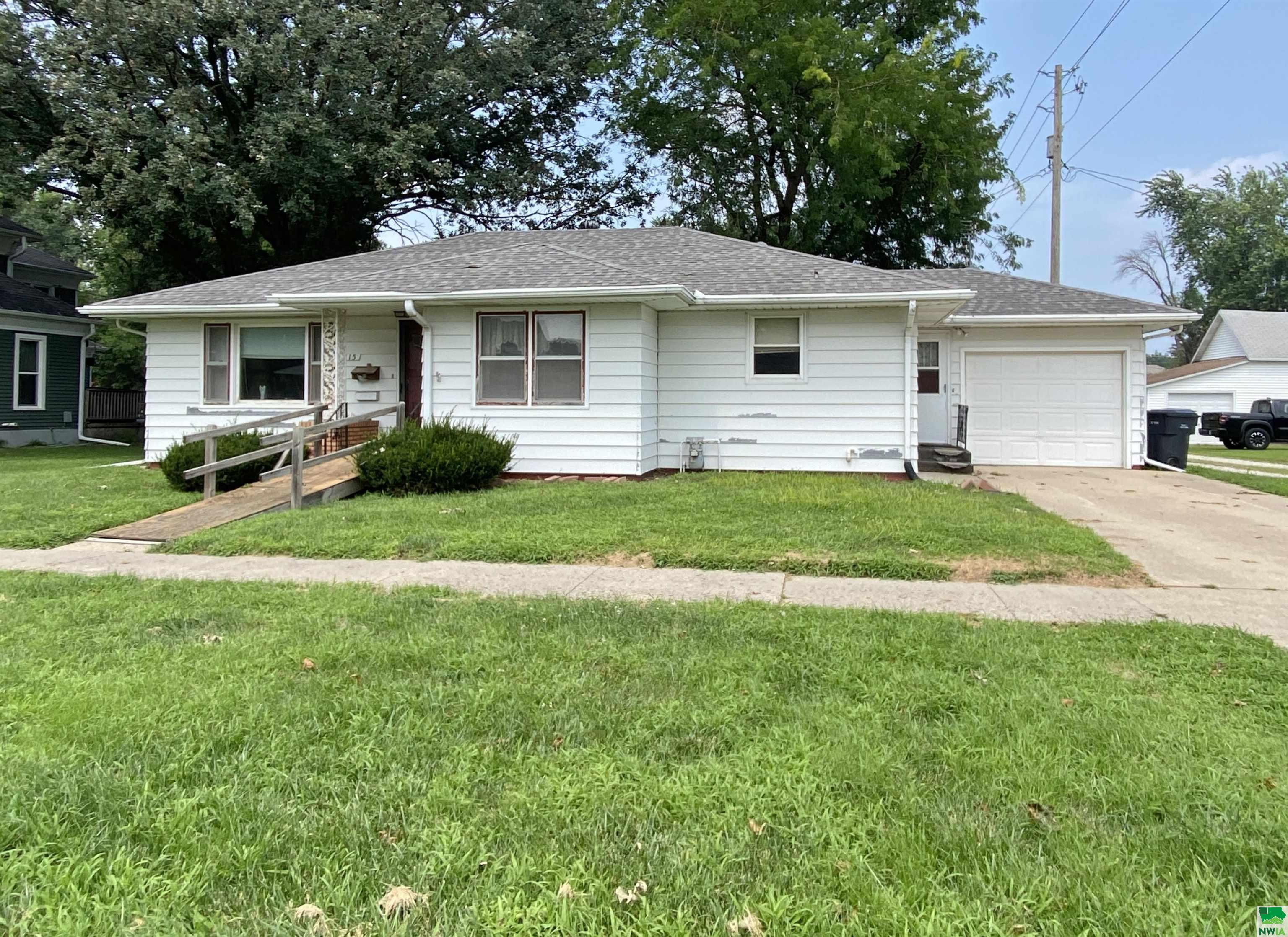 115 3rd St NW, LeMars, IA 51031 