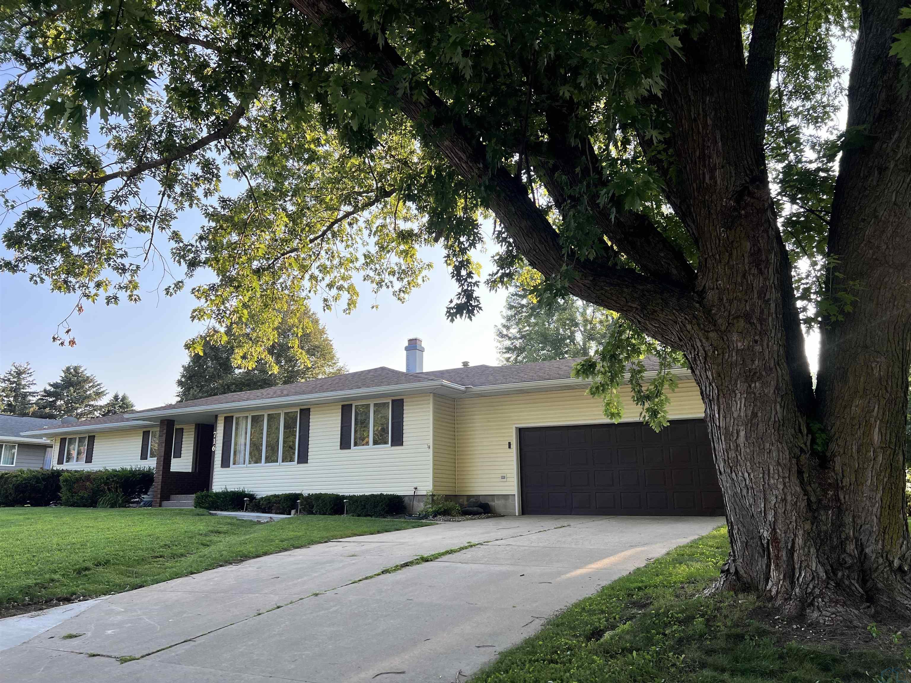 716 MEADOW LN, Storm Lake, IA 50588 