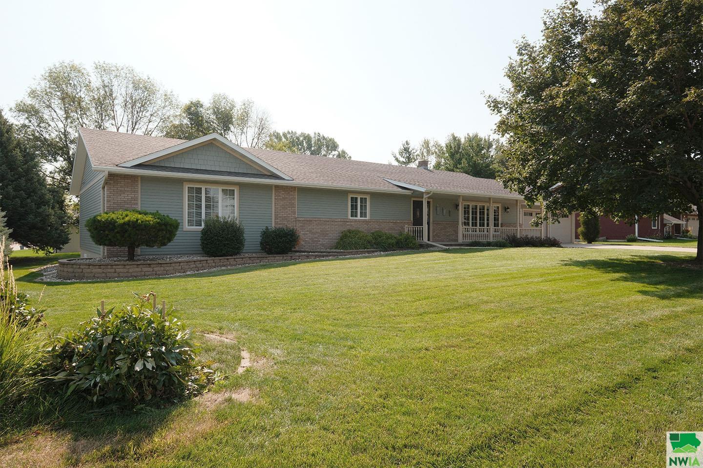203 Michigan Ave NW, Orange City, IA 51041 