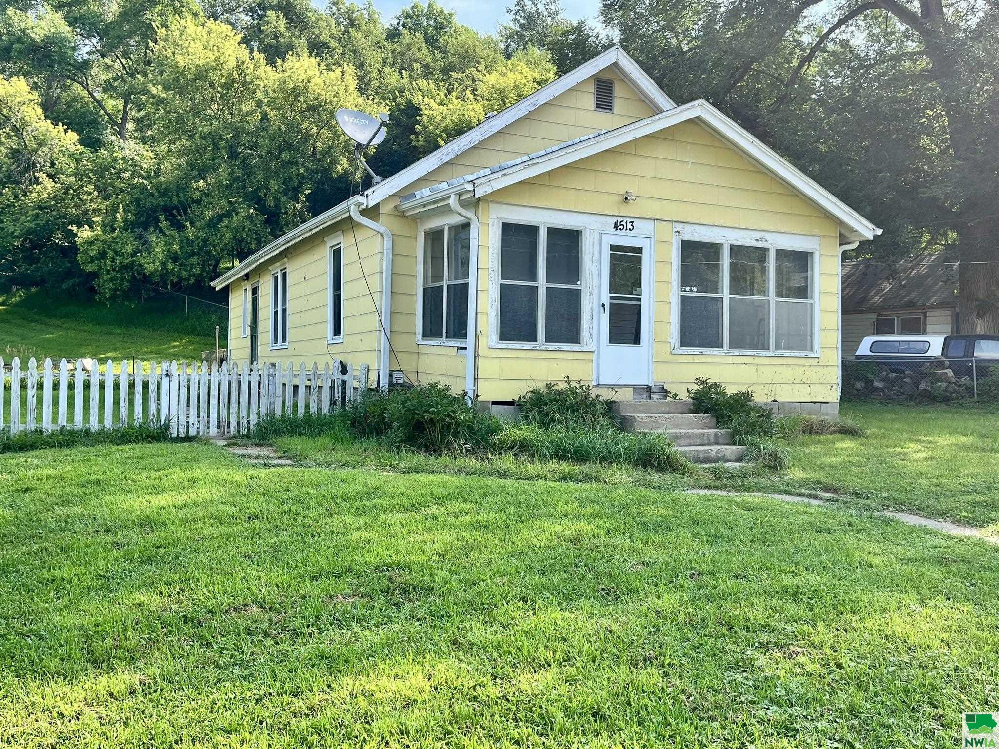 4513 Military Road, Sioux City, IA 51103 