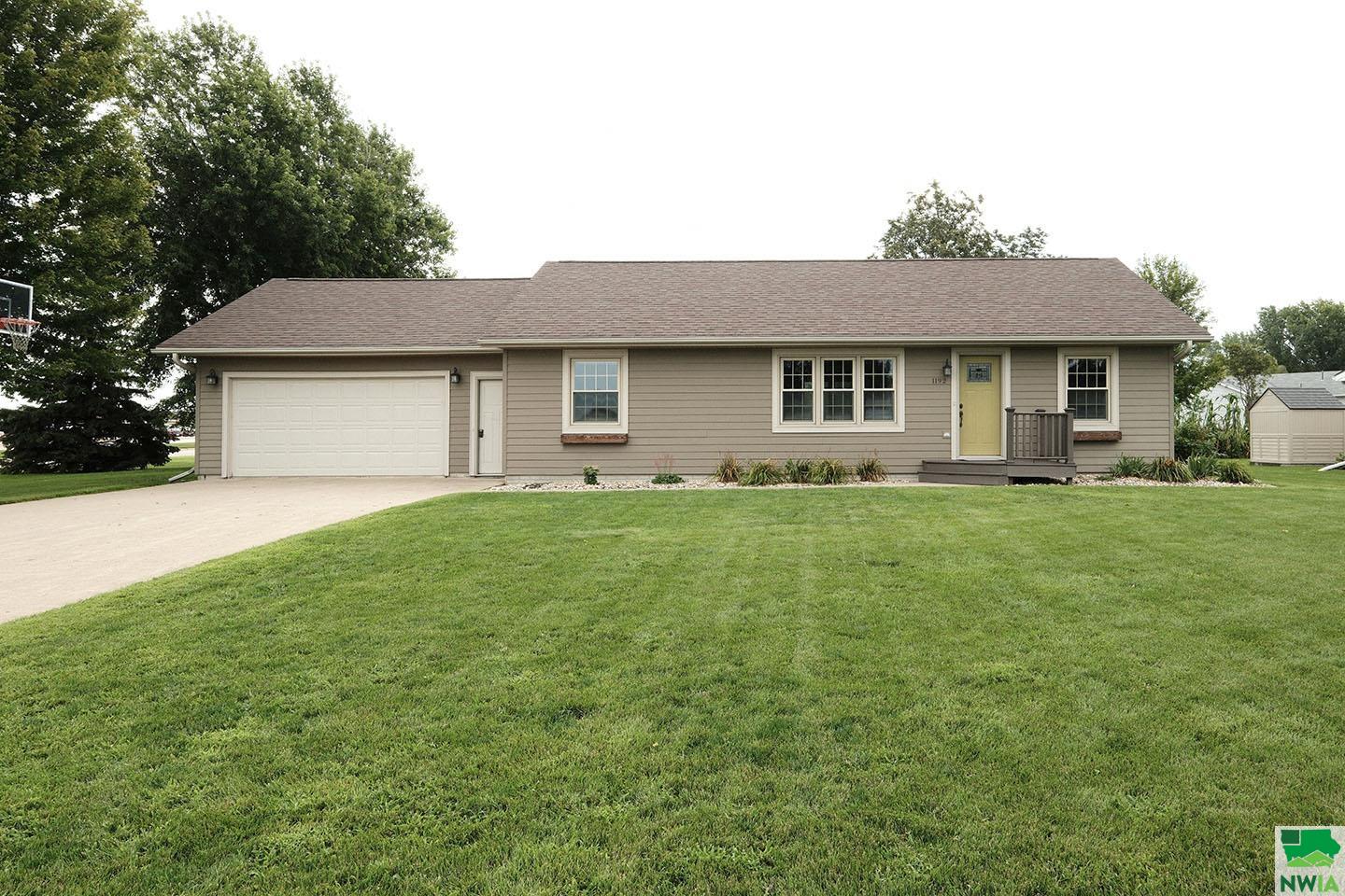1192 4th Ave NE, Sioux Center, IA 51250 