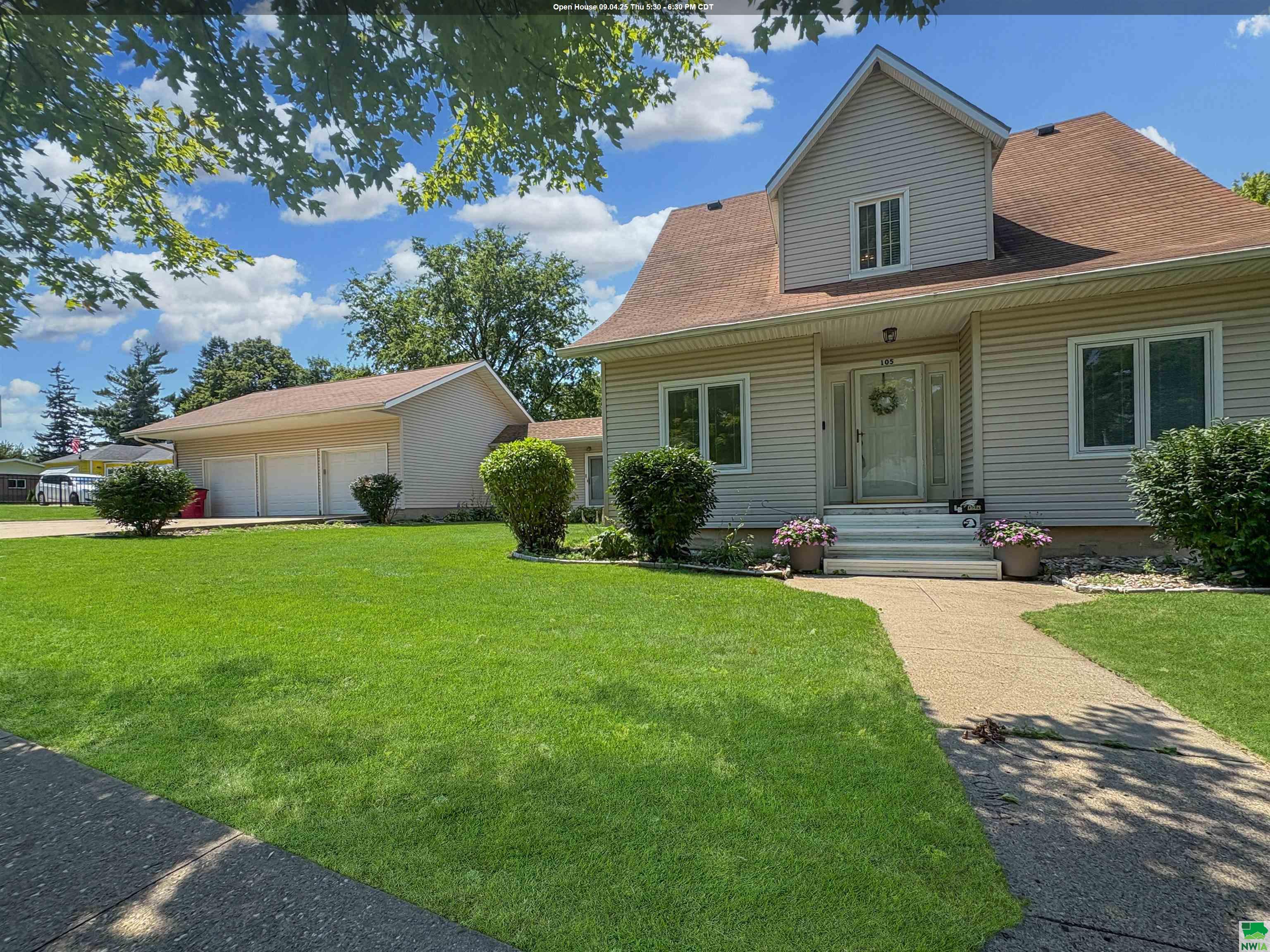 105 Cedar St, Lawton, IA 51030 