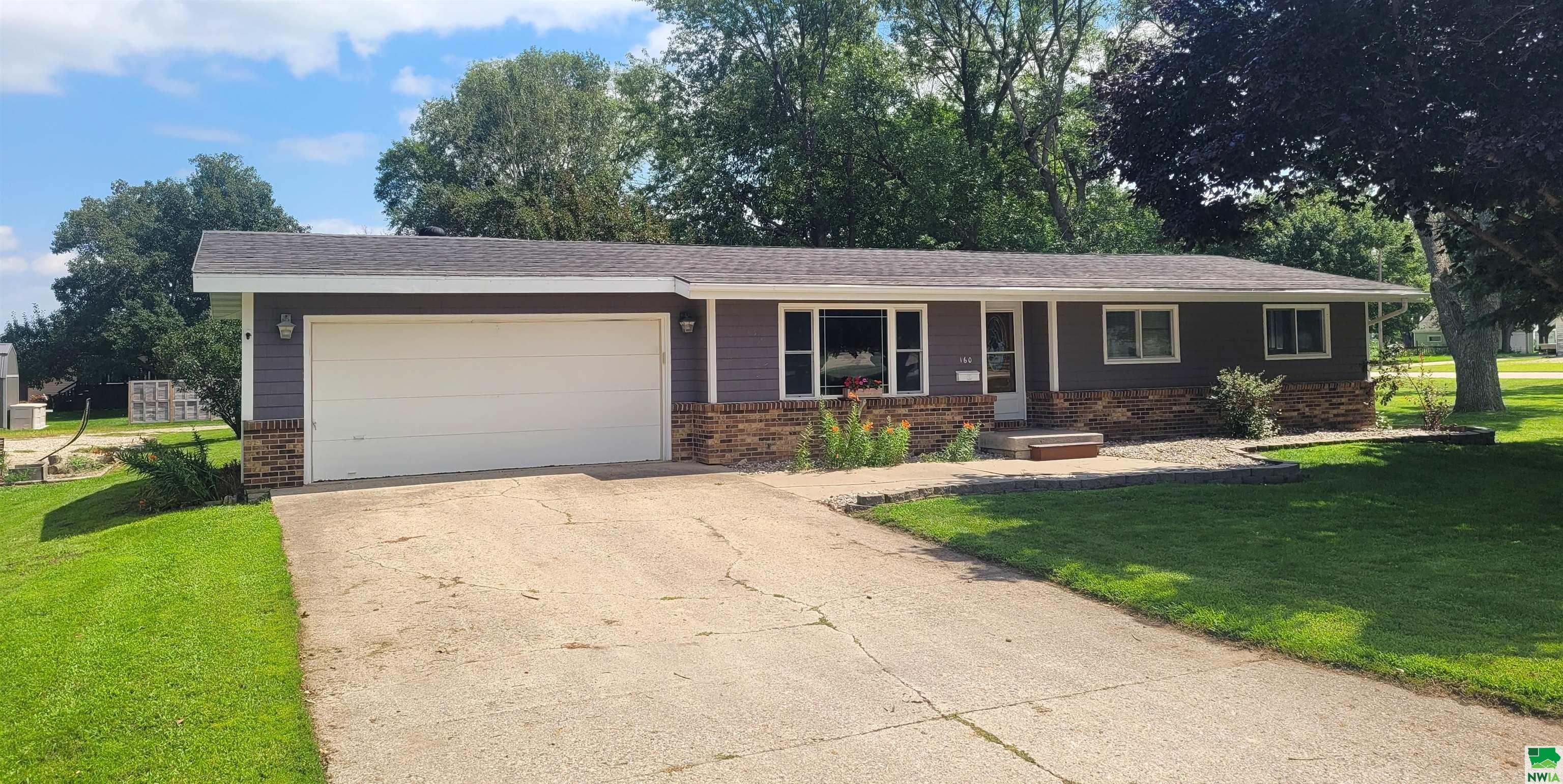 160 6th Ave NE, Hartley, IA 51346 