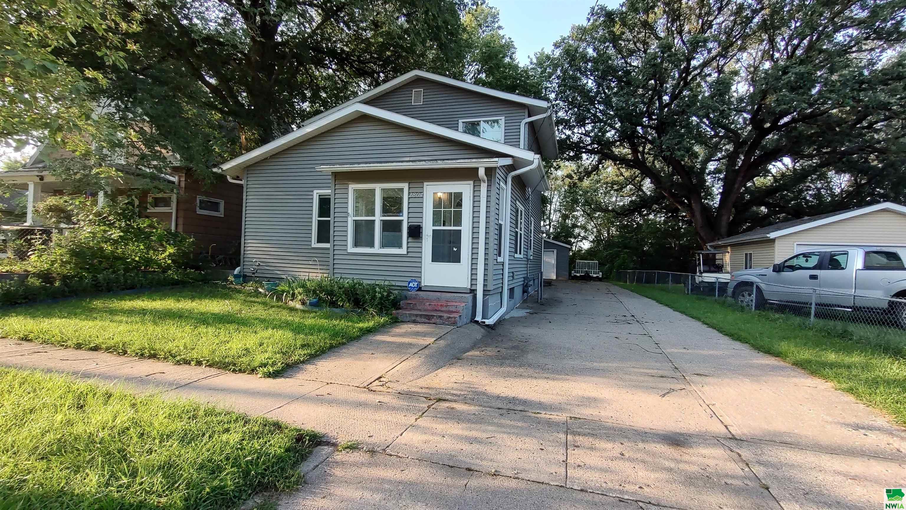 2804 3rd St., Sioux City, IA 51105 
