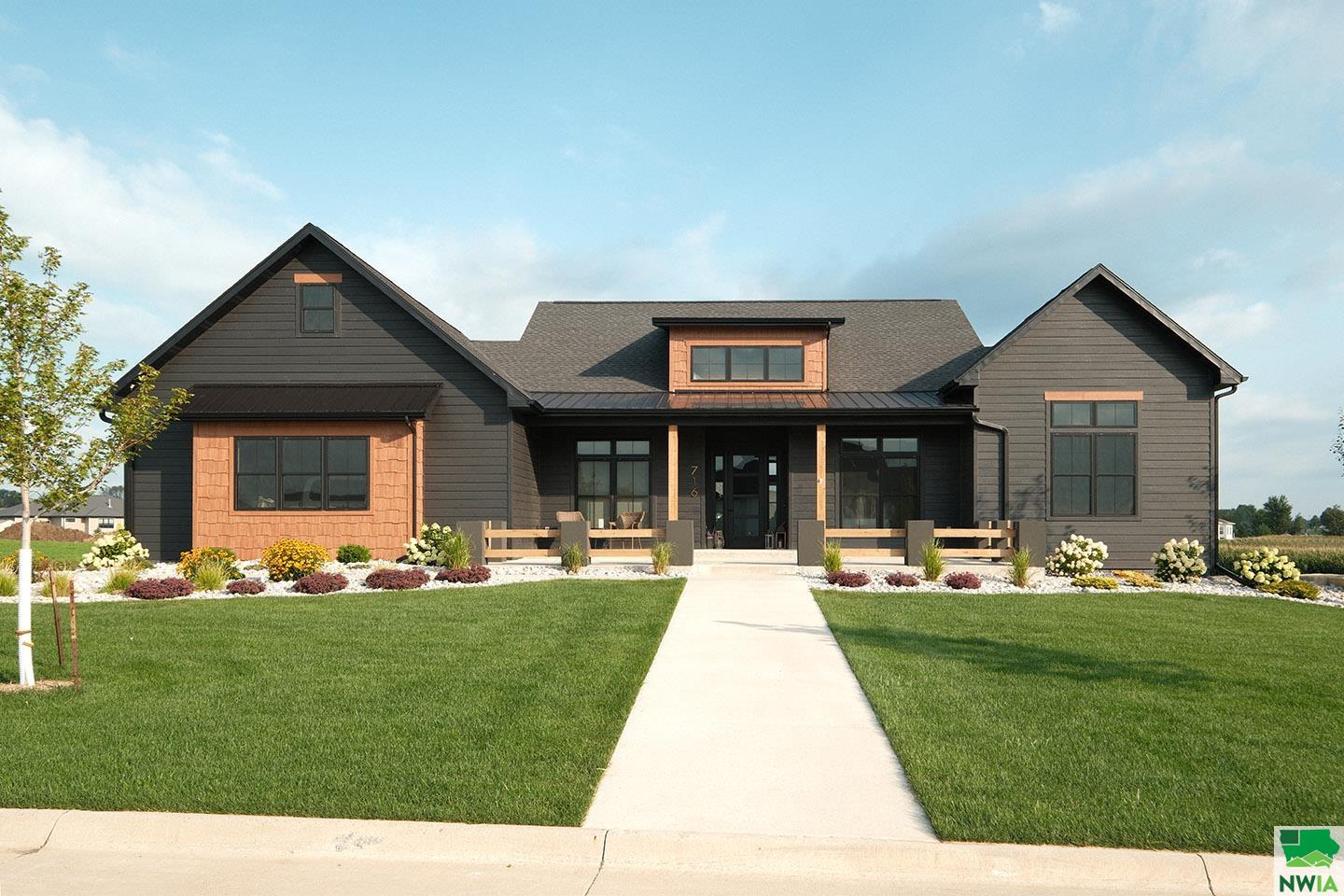716 18th Street SE, Sioux Center, IA 51250 