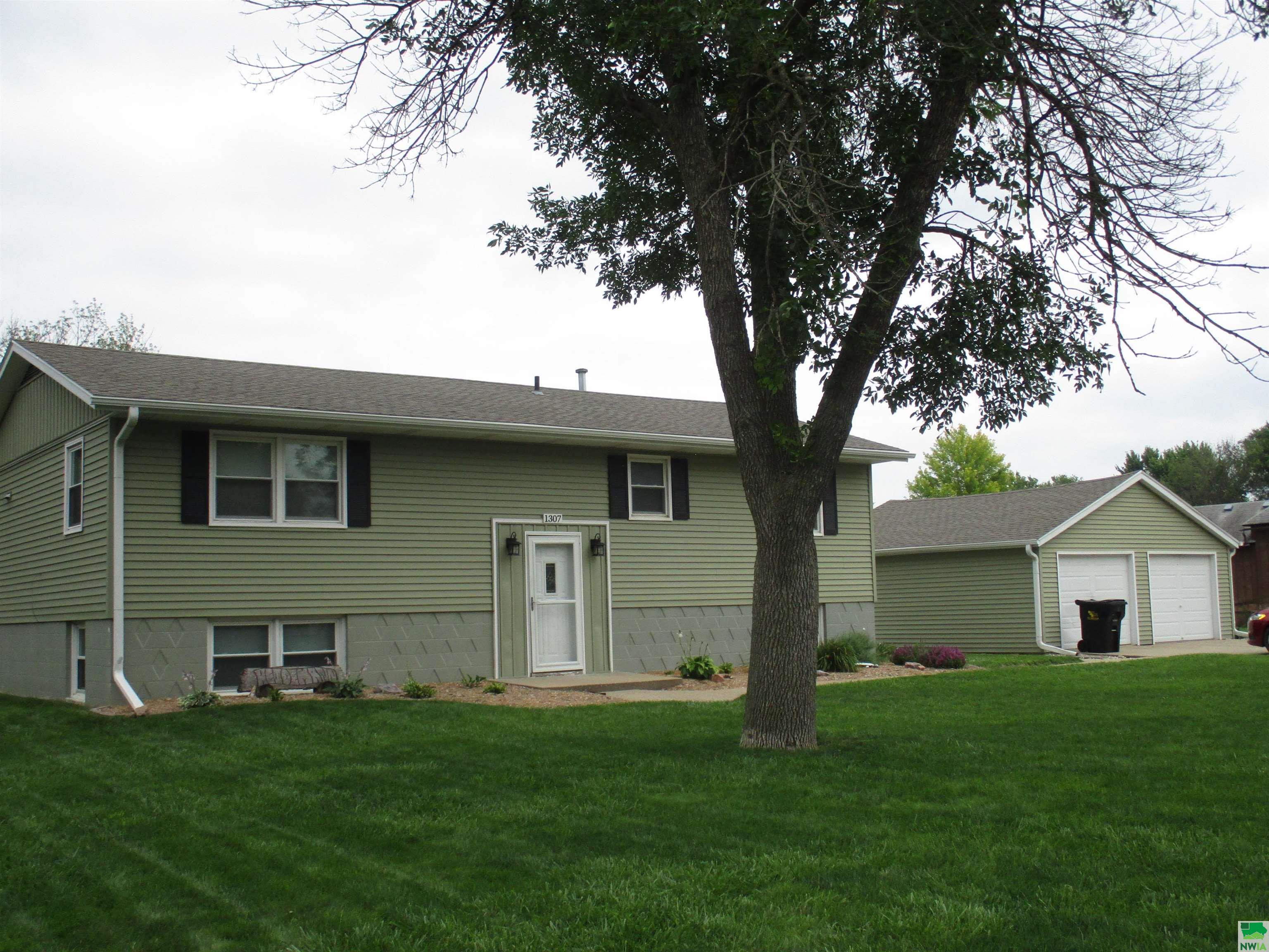 1307 5th Street, Onawa, IA 51040 