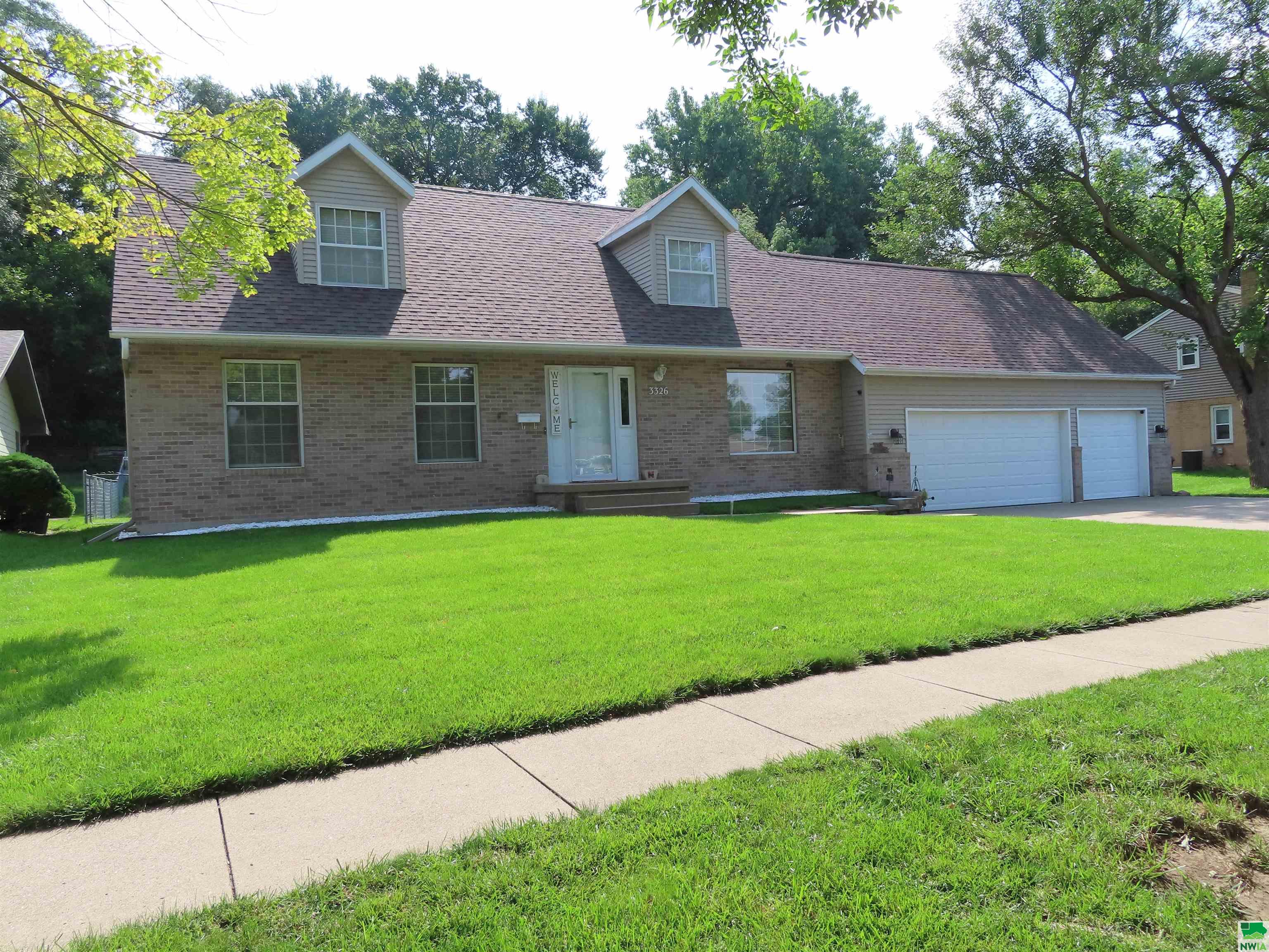 3326 Pierce Street, Sioux City, IA 51104 