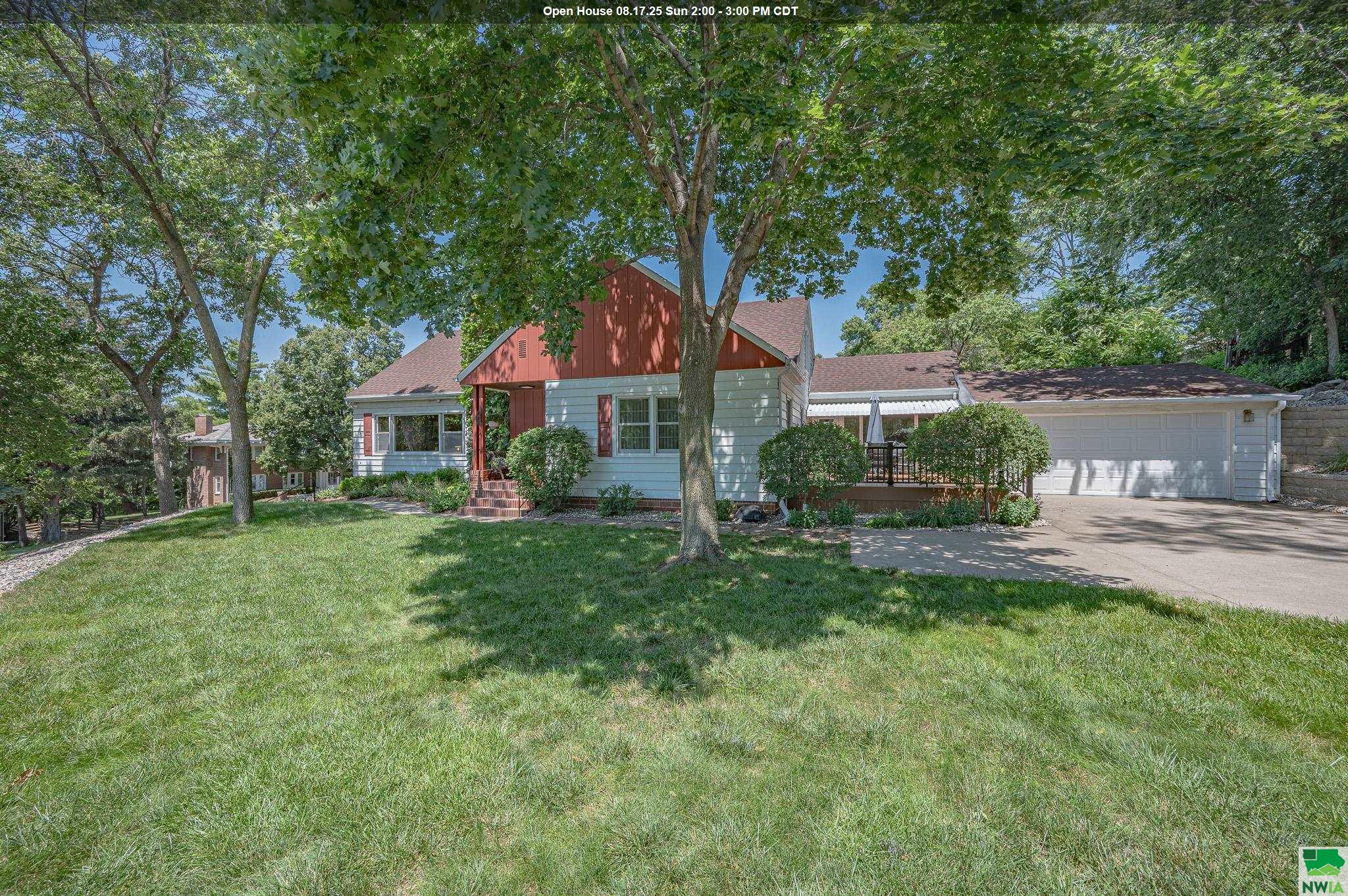 2400 SOLWAY ST E, Sioux City, IA 51104 
