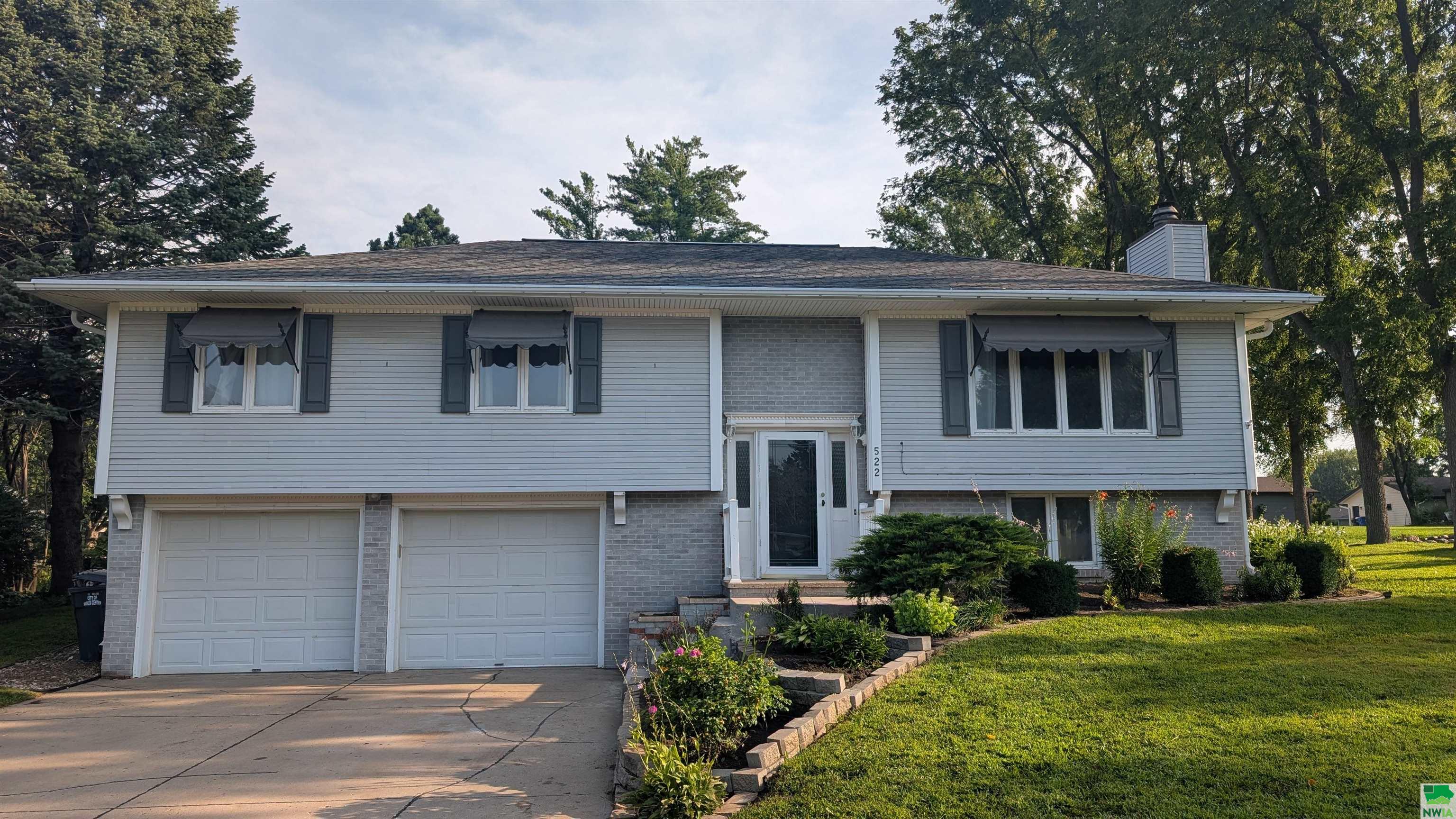 522 6TH ST SE, Sioux Center, IA 51250 