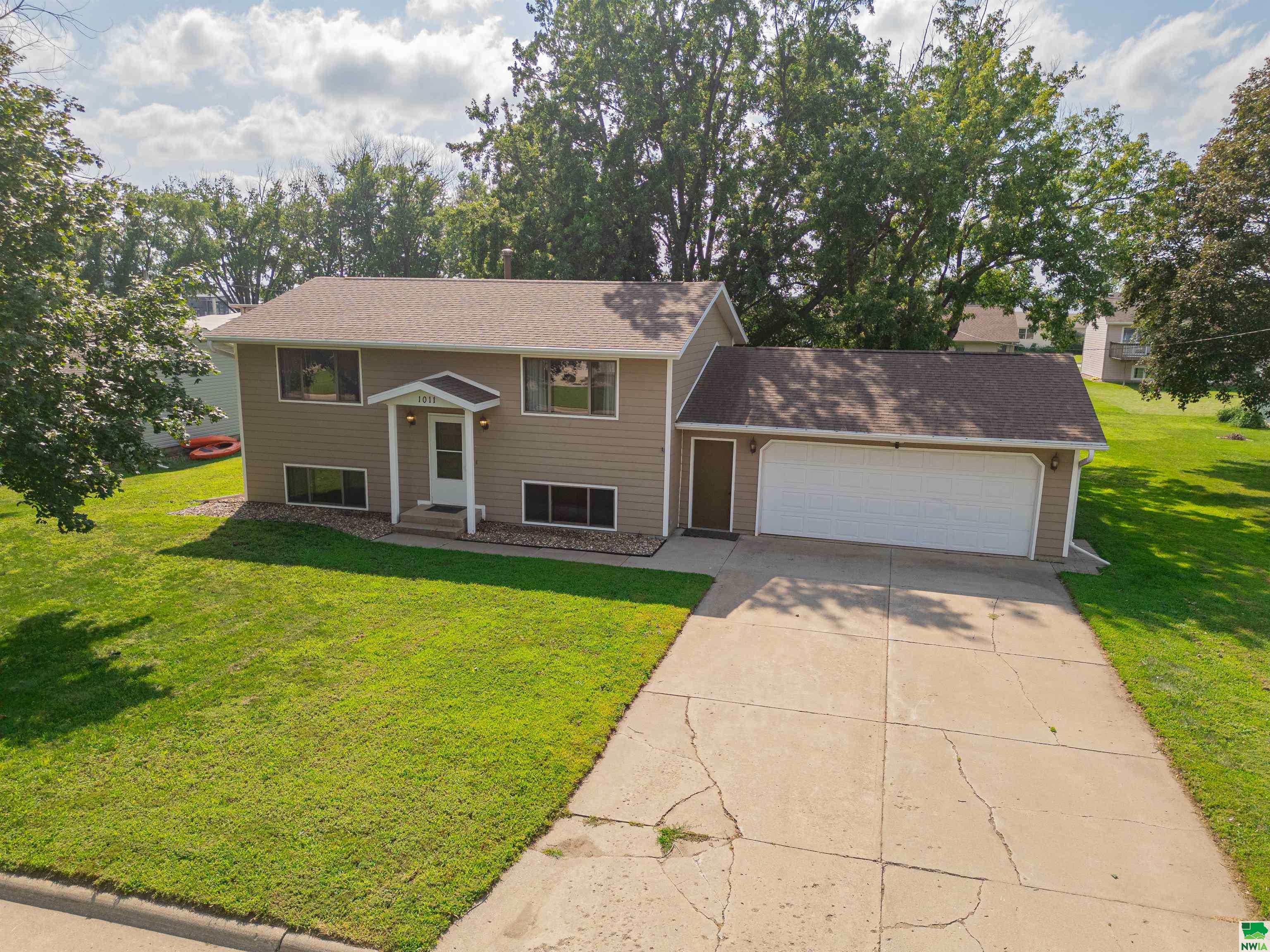 1011 9th Ave, Rock Valley, IA 51247 