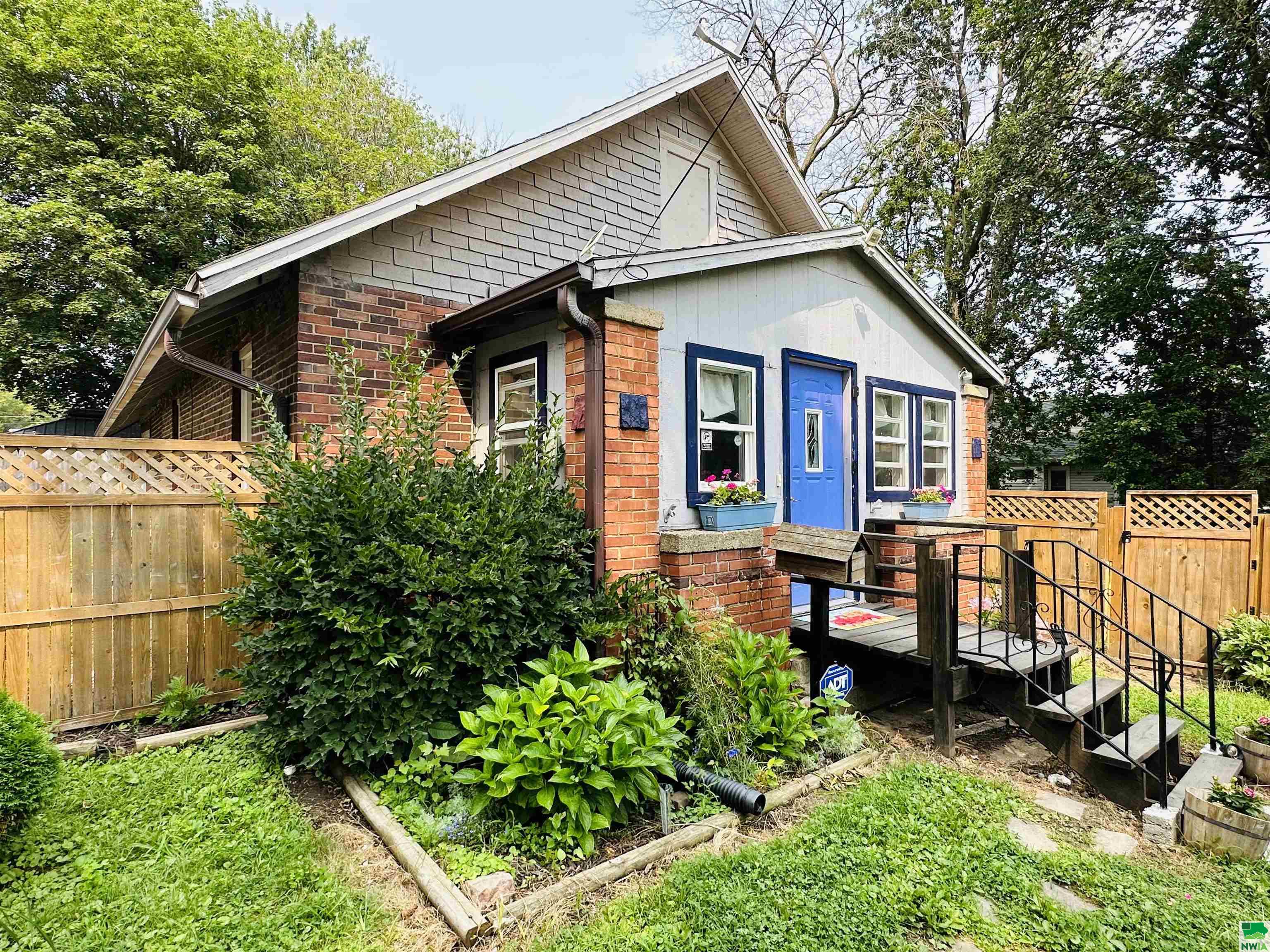 815 Cornelia St S, Sioux City, IA 51106 