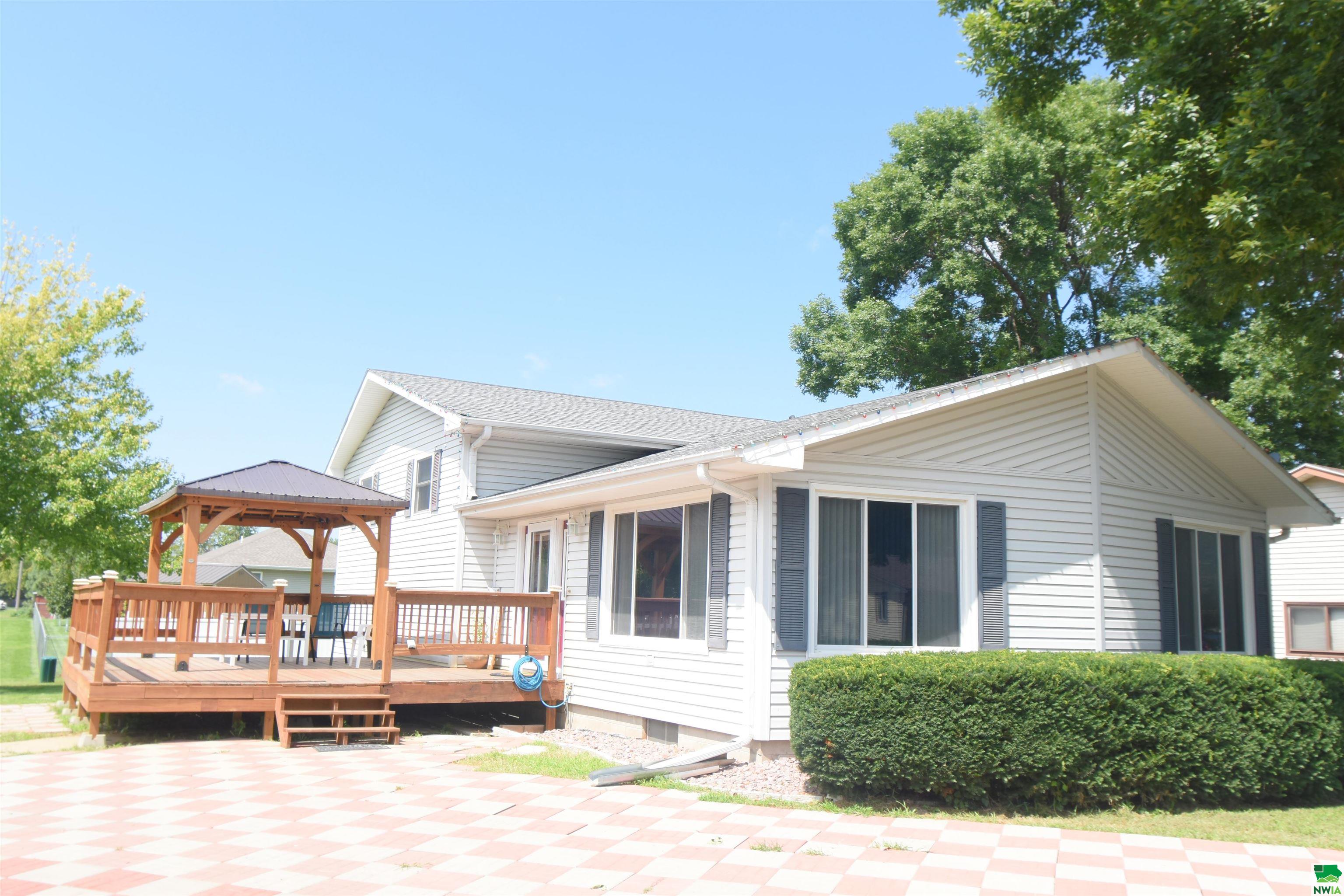 2205 F St, South Sioux City, NE 68776 