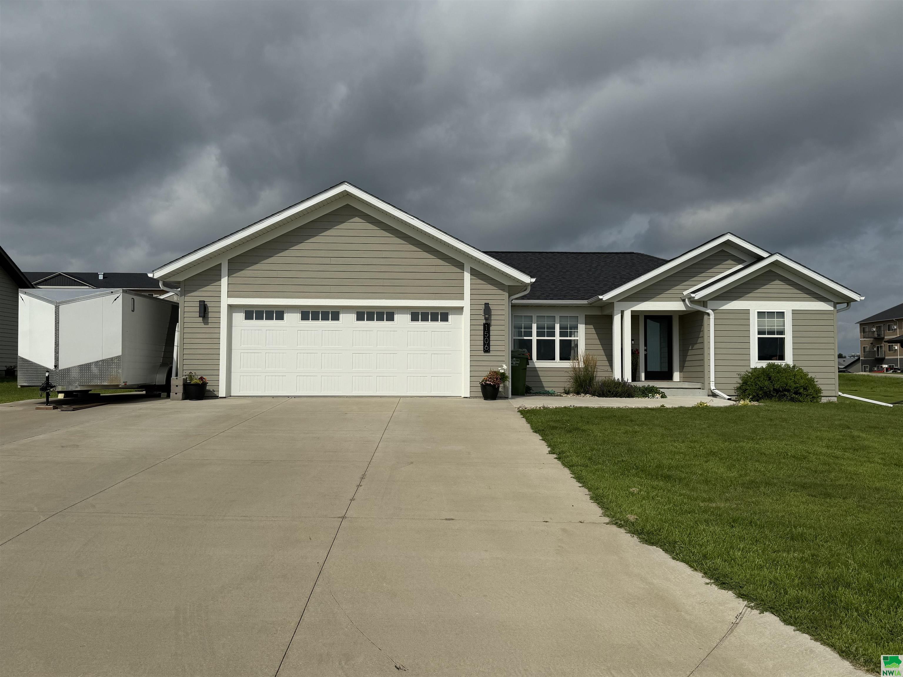 1506 Lincoln Pl SE, Orange City, IA 51250 