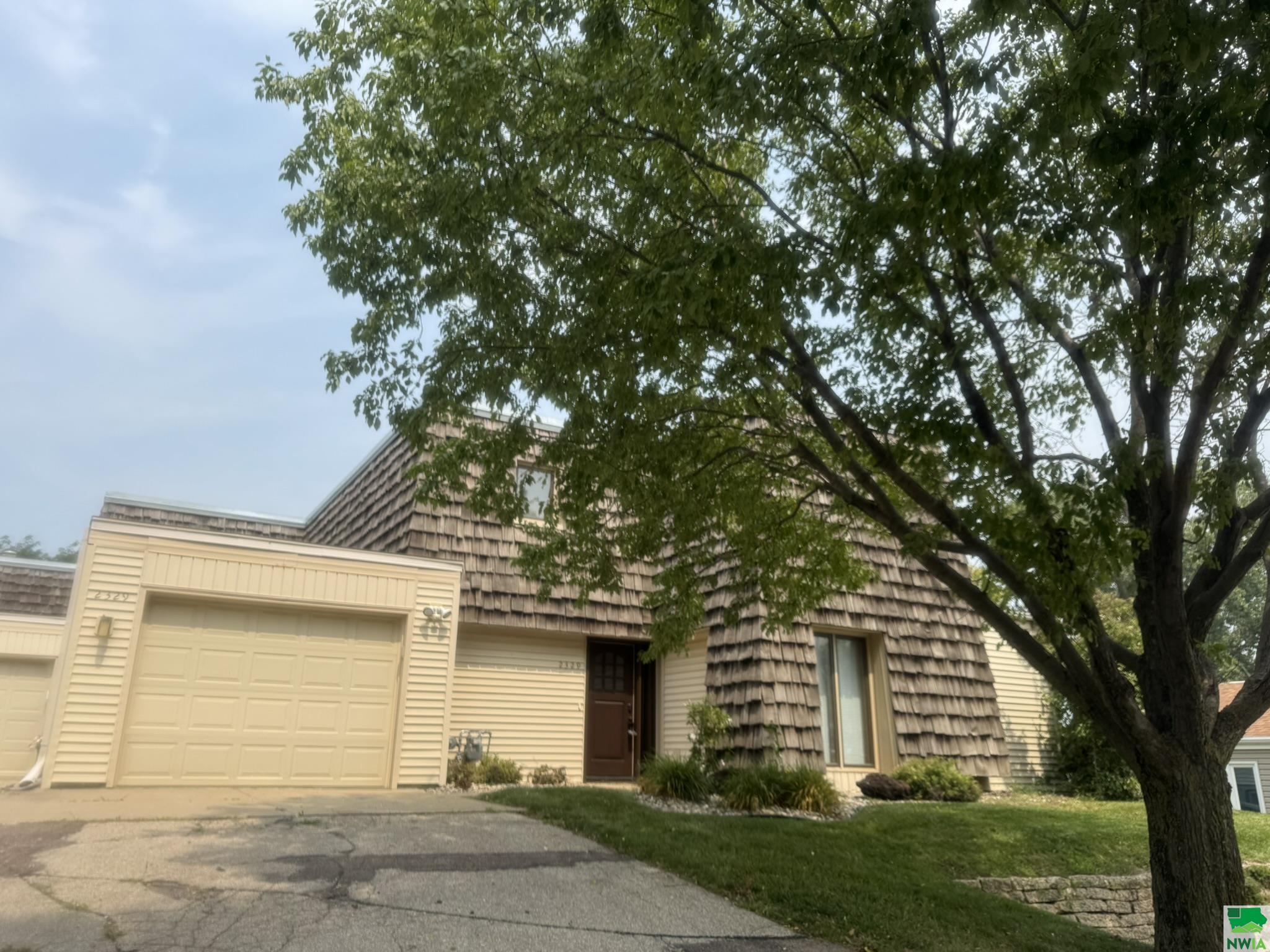 2329 Indian Hills Drive, Sioux City, IA 51104 
