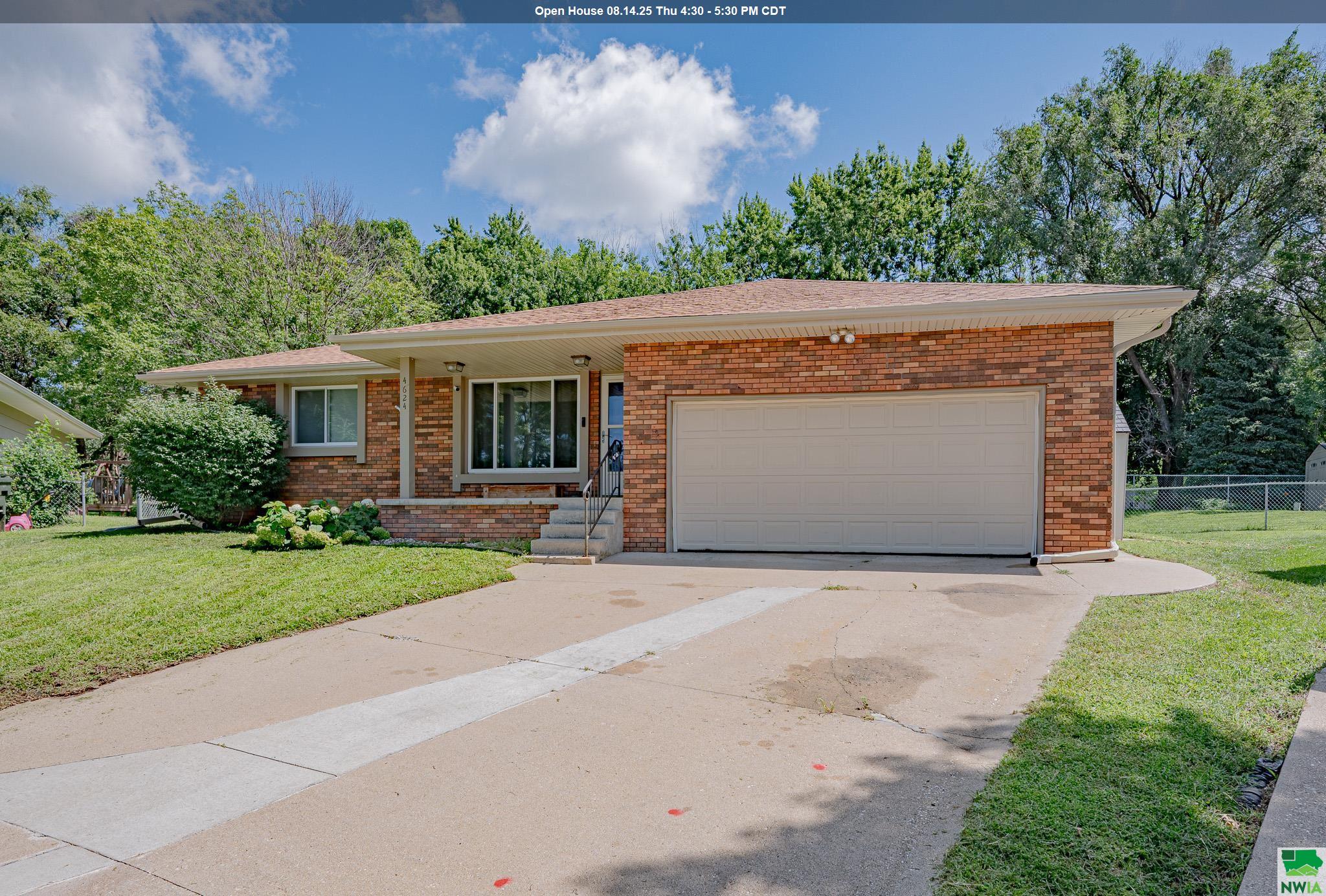 4624 CHERRYWOOD LN, Sioux City, IA 51106 