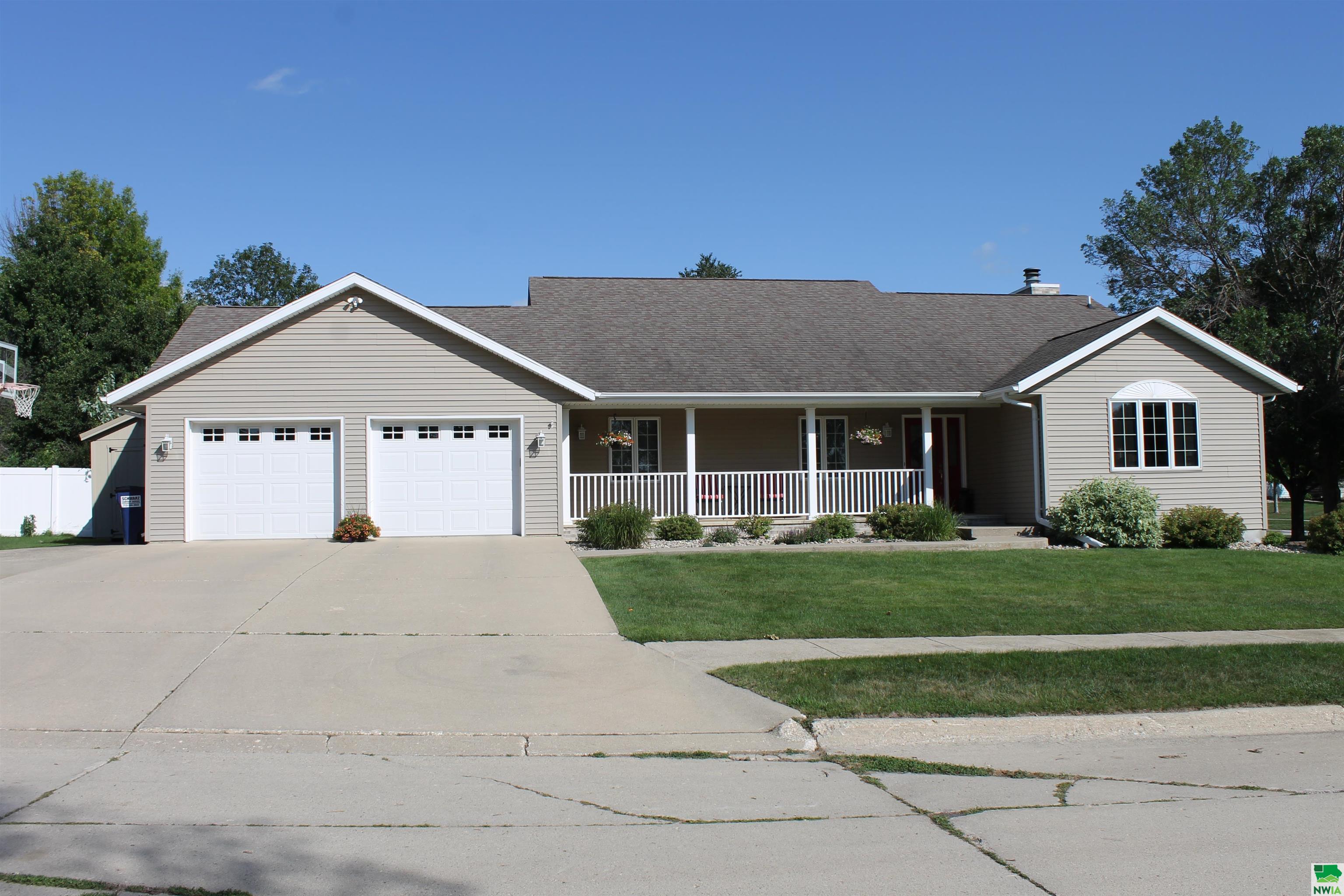1500 Sunrise Court, Sheldon, IA 51201 
